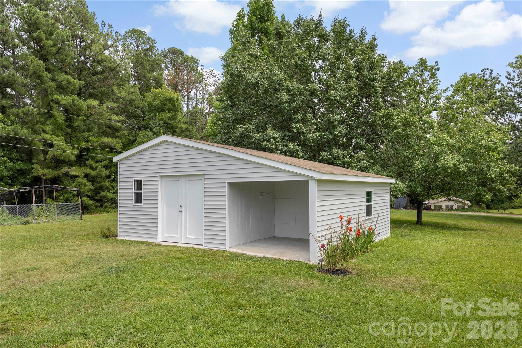 400 Charles Pettus Road — Lancaster