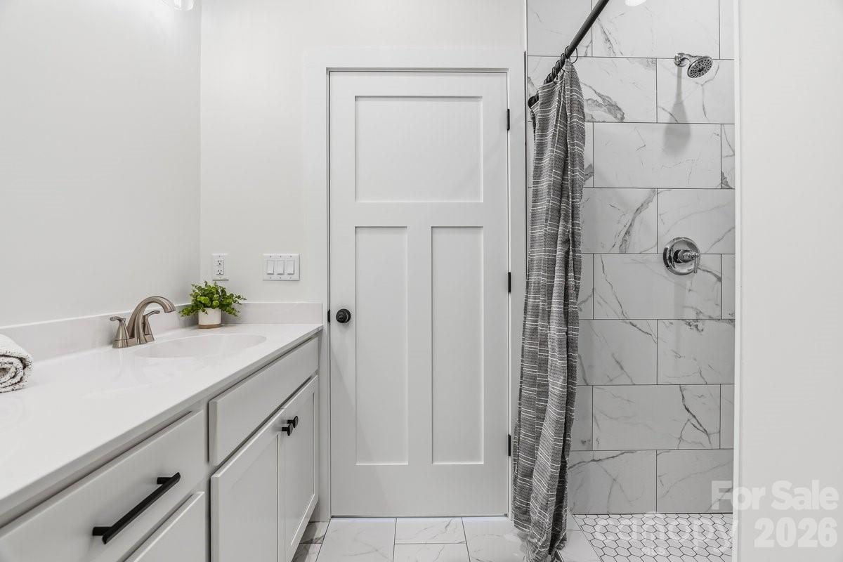 49 Grace Court — Mars Hill