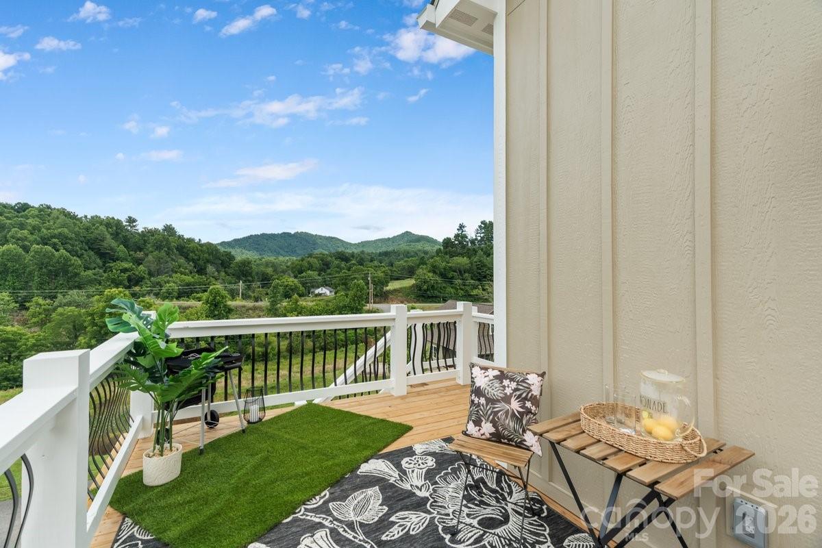 49 Grace Court — Mars Hill