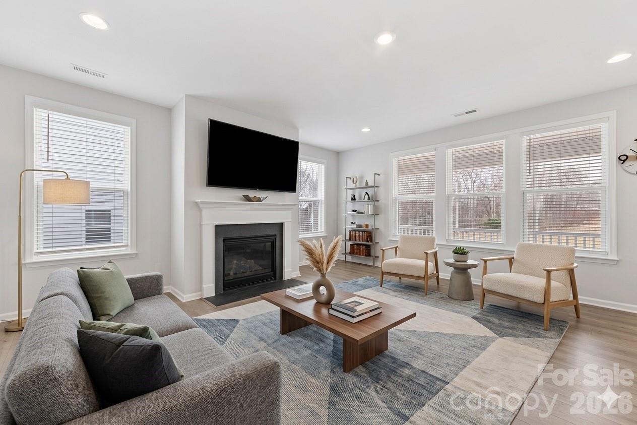 346 W Waterlynn Road — Mooresville