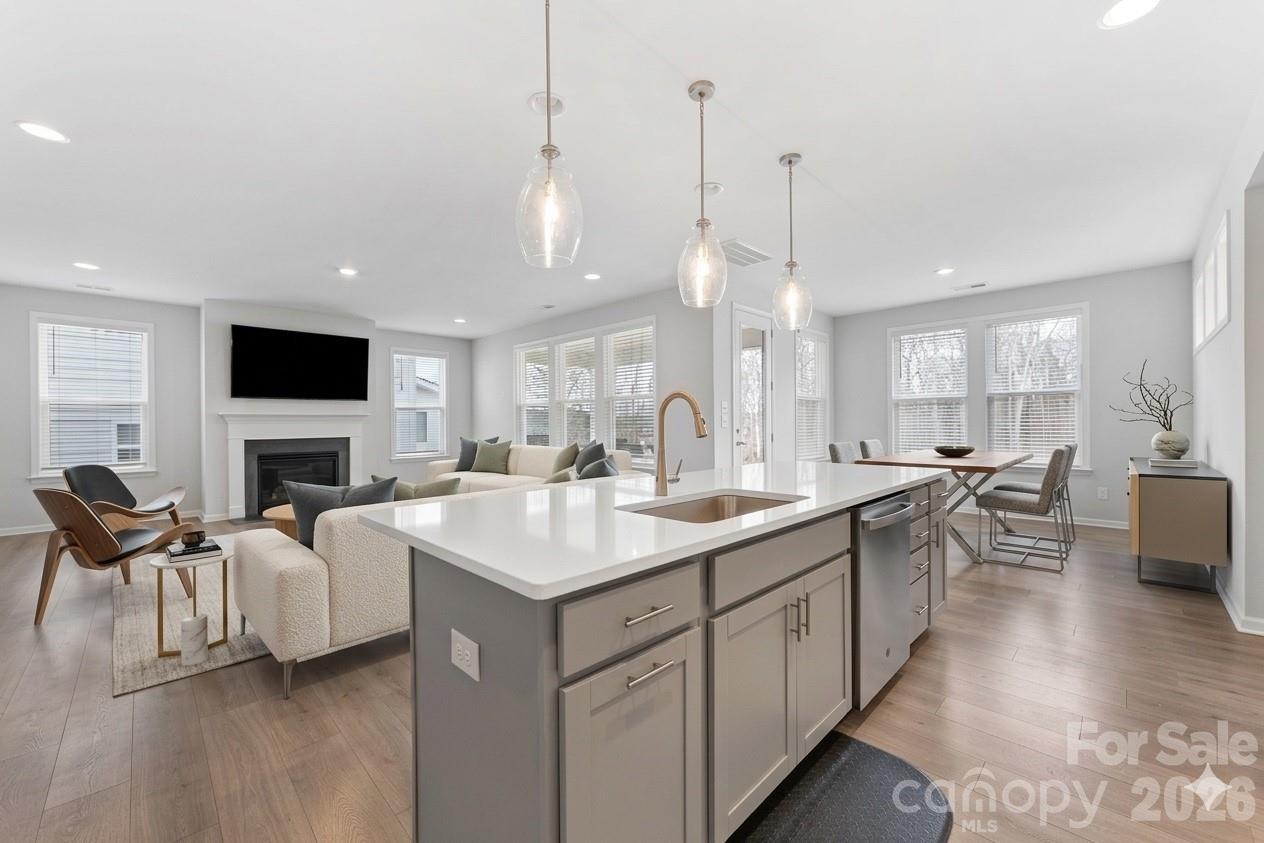 346 W Waterlynn Road — Mooresville