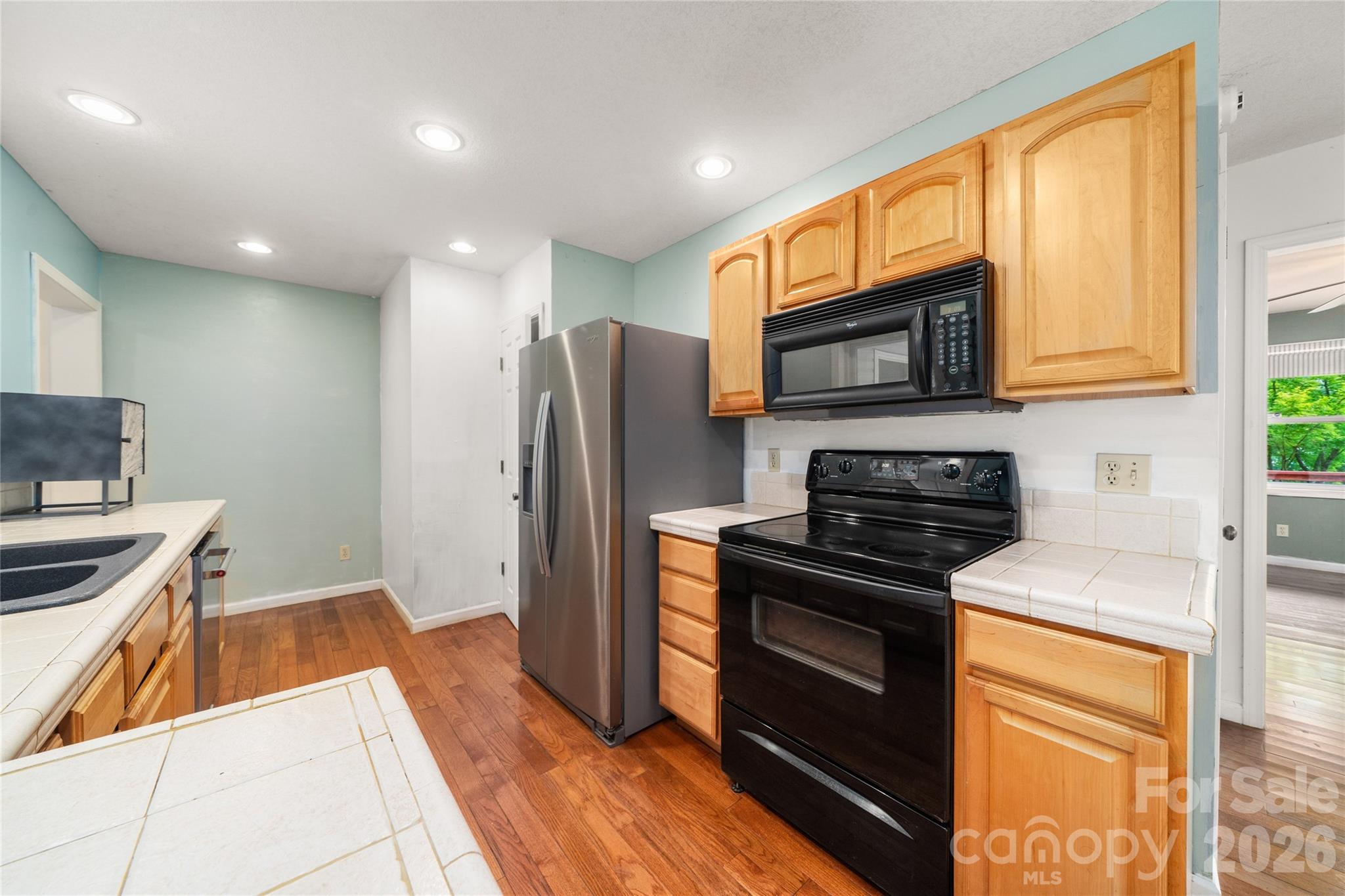 847 N Lakeside Drive — Hendersonville