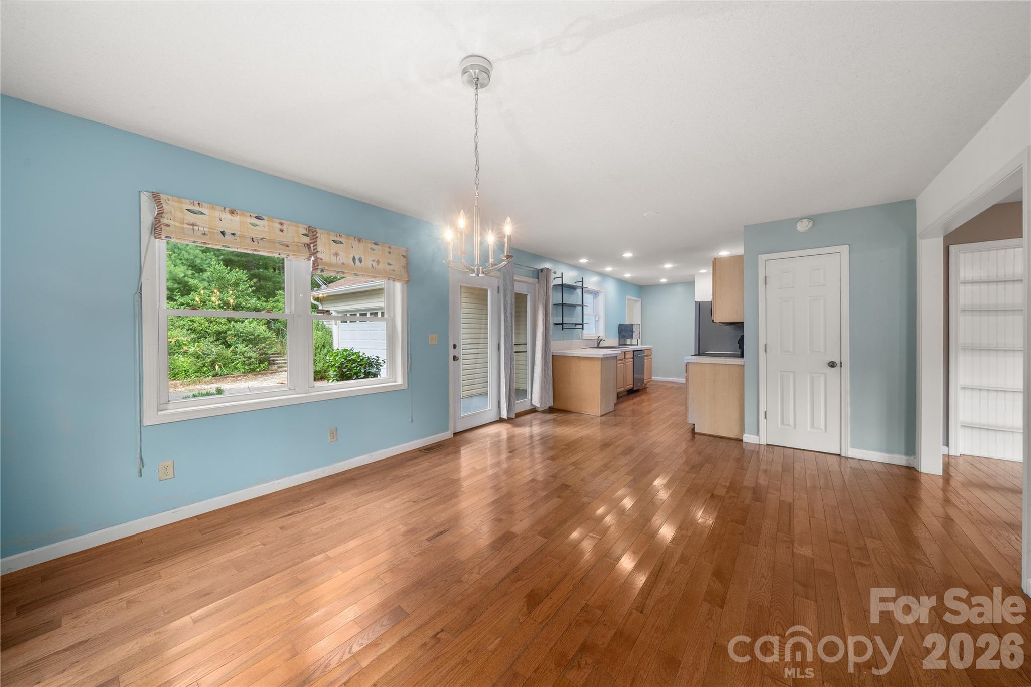 847 N Lakeside Drive — Hendersonville
