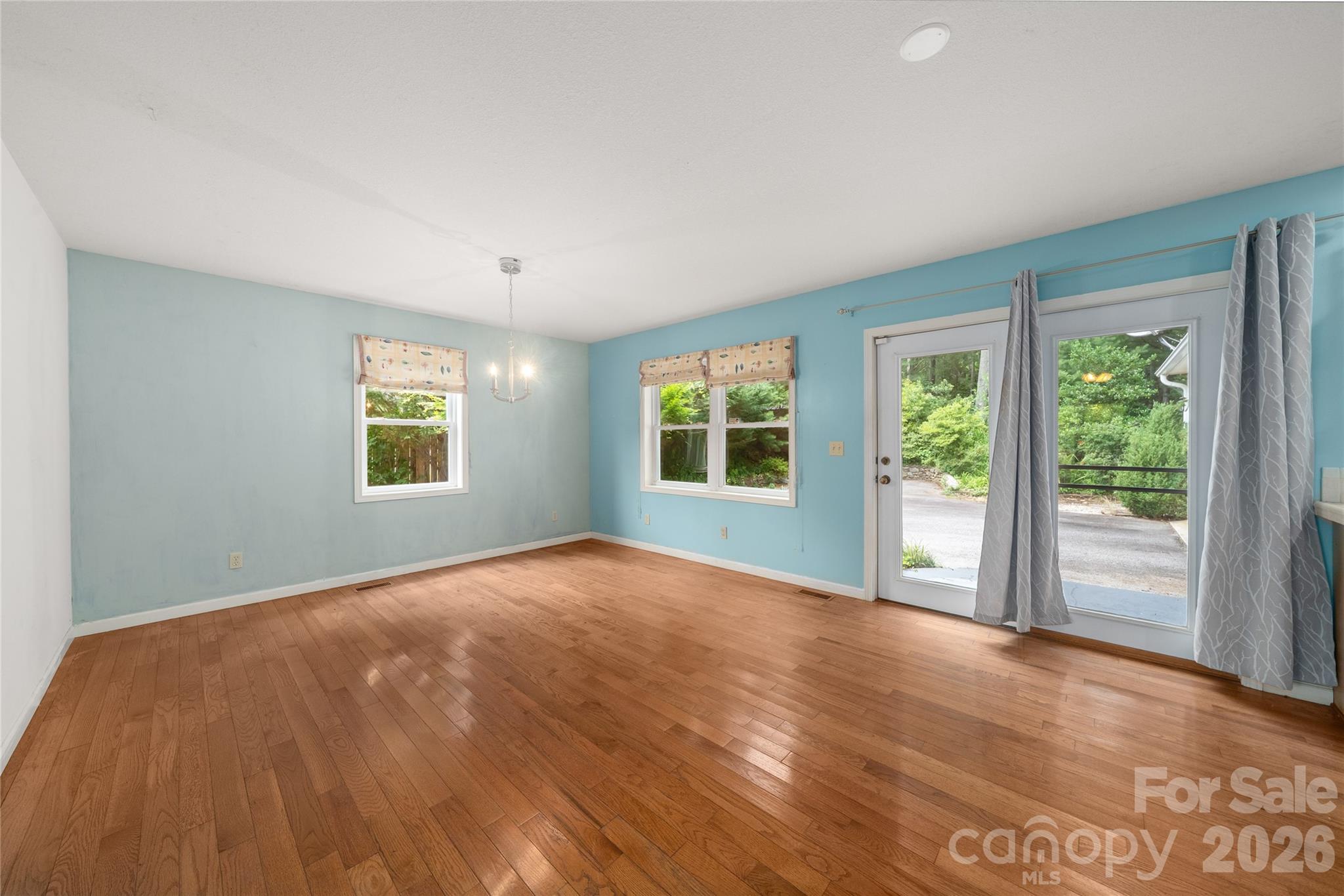 847 N Lakeside Drive — Hendersonville