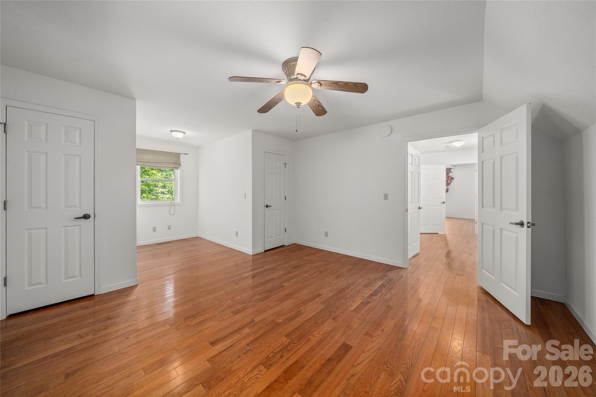 847 N Lakeside Drive — Hendersonville