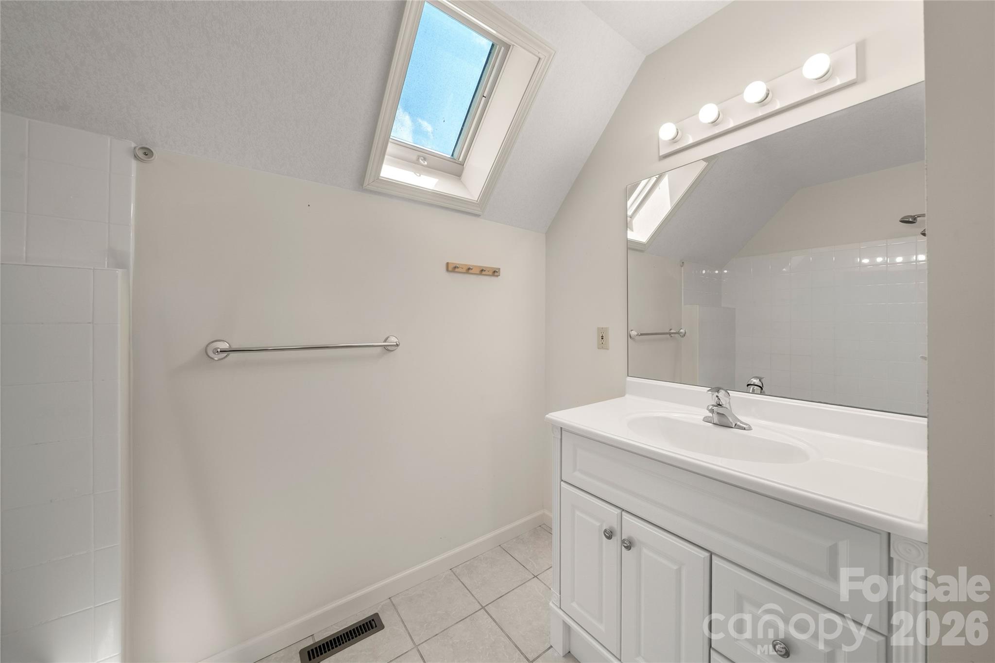 847 N Lakeside Drive — Hendersonville