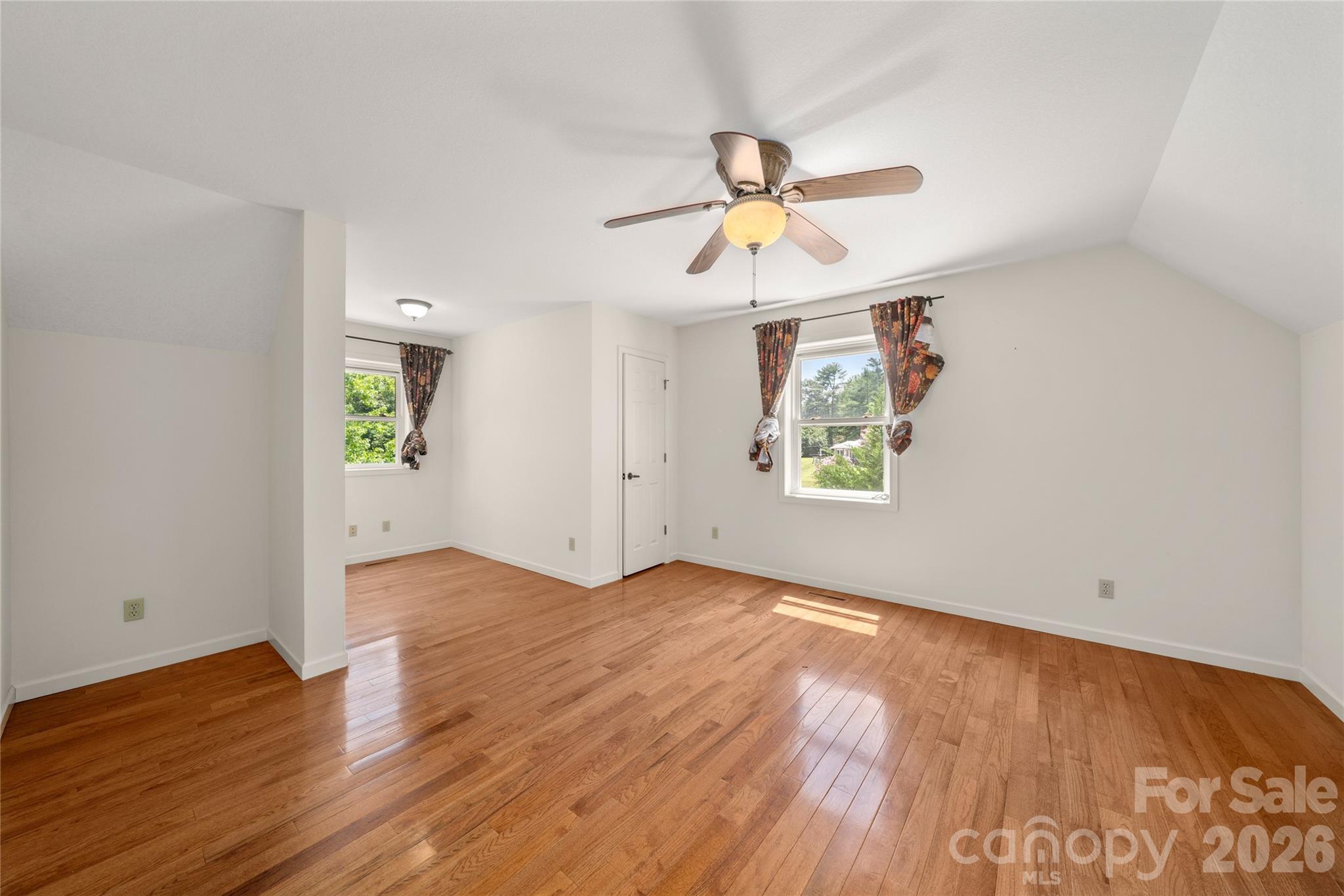 847 N Lakeside Drive — Hendersonville