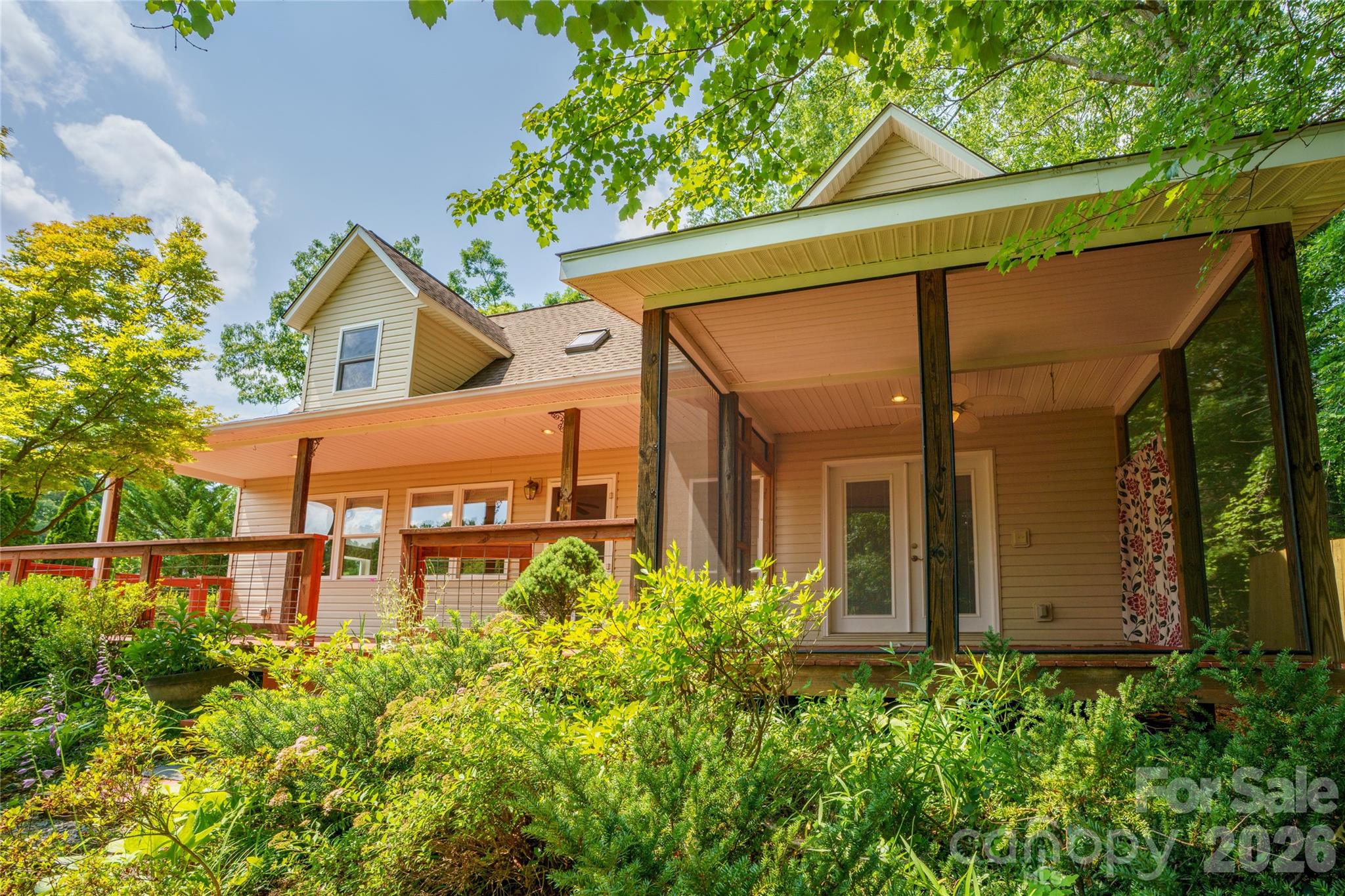 847 N Lakeside Drive — Hendersonville