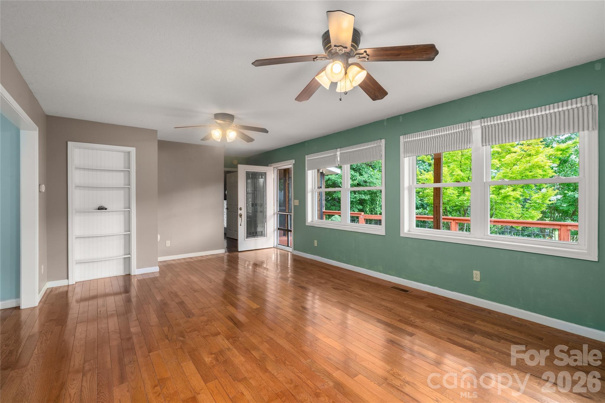 847 N Lakeside Drive — Hendersonville
