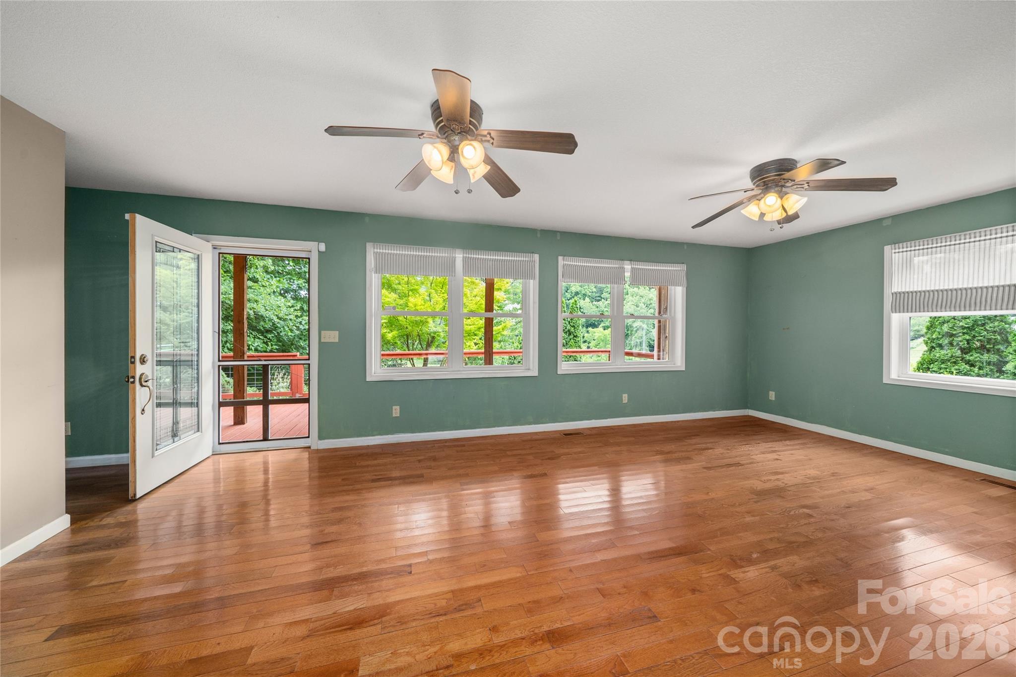 847 N Lakeside Drive — Hendersonville