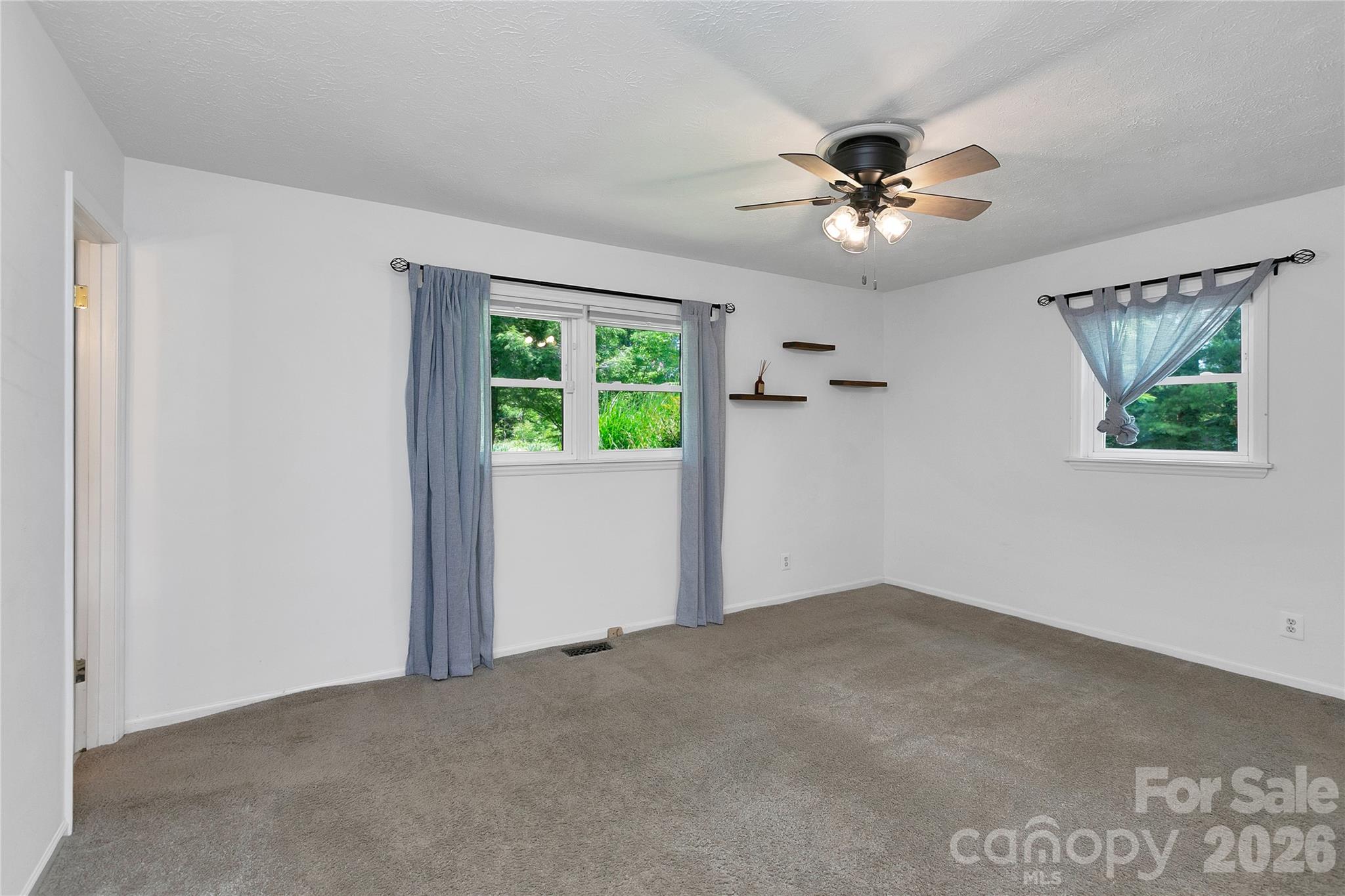 138 Surry Lane — Hendersonville