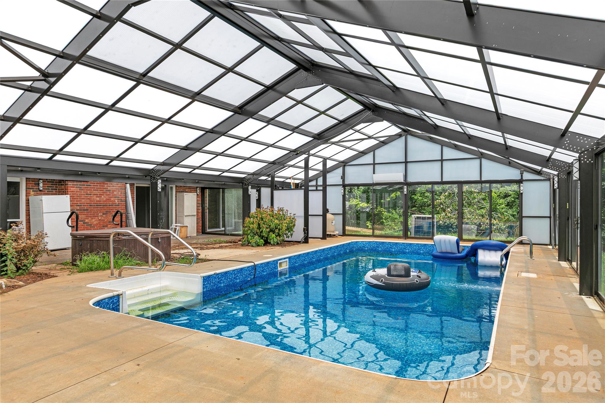 138 Surry Lane — Hendersonville