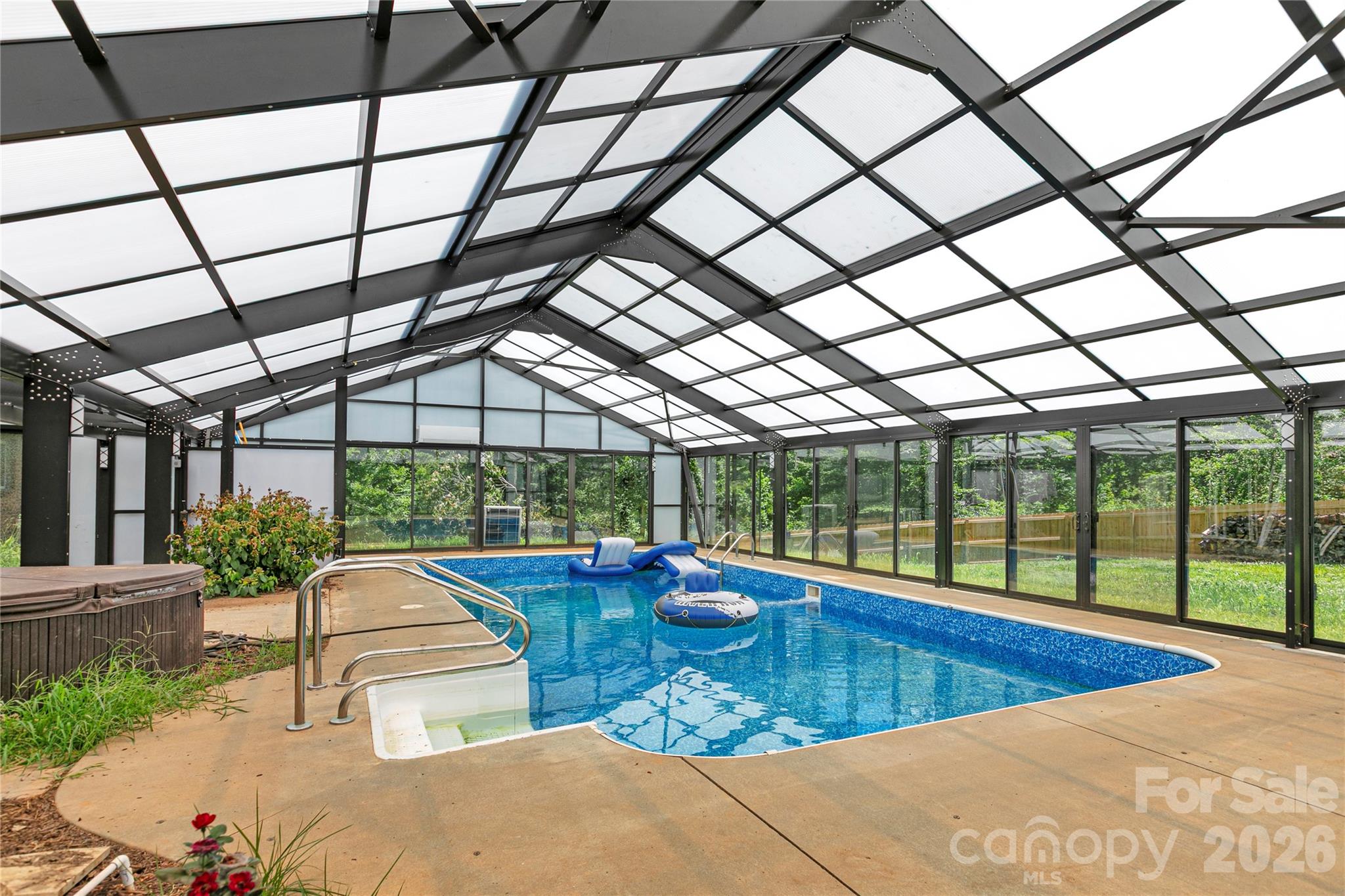 138 Surry Lane — Hendersonville