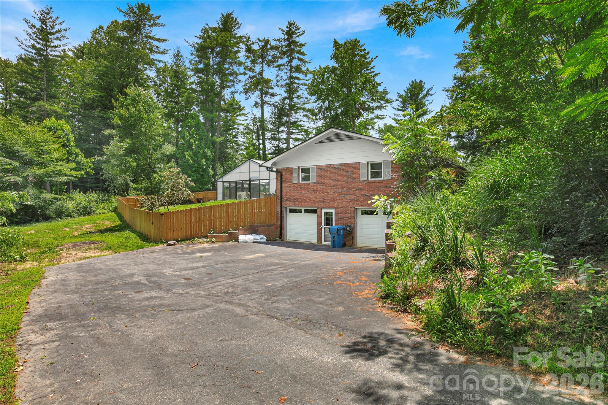 138 Surry Lane — Hendersonville