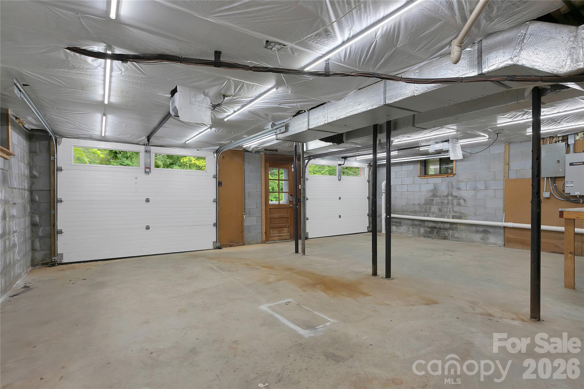 138 Surry Lane — Hendersonville