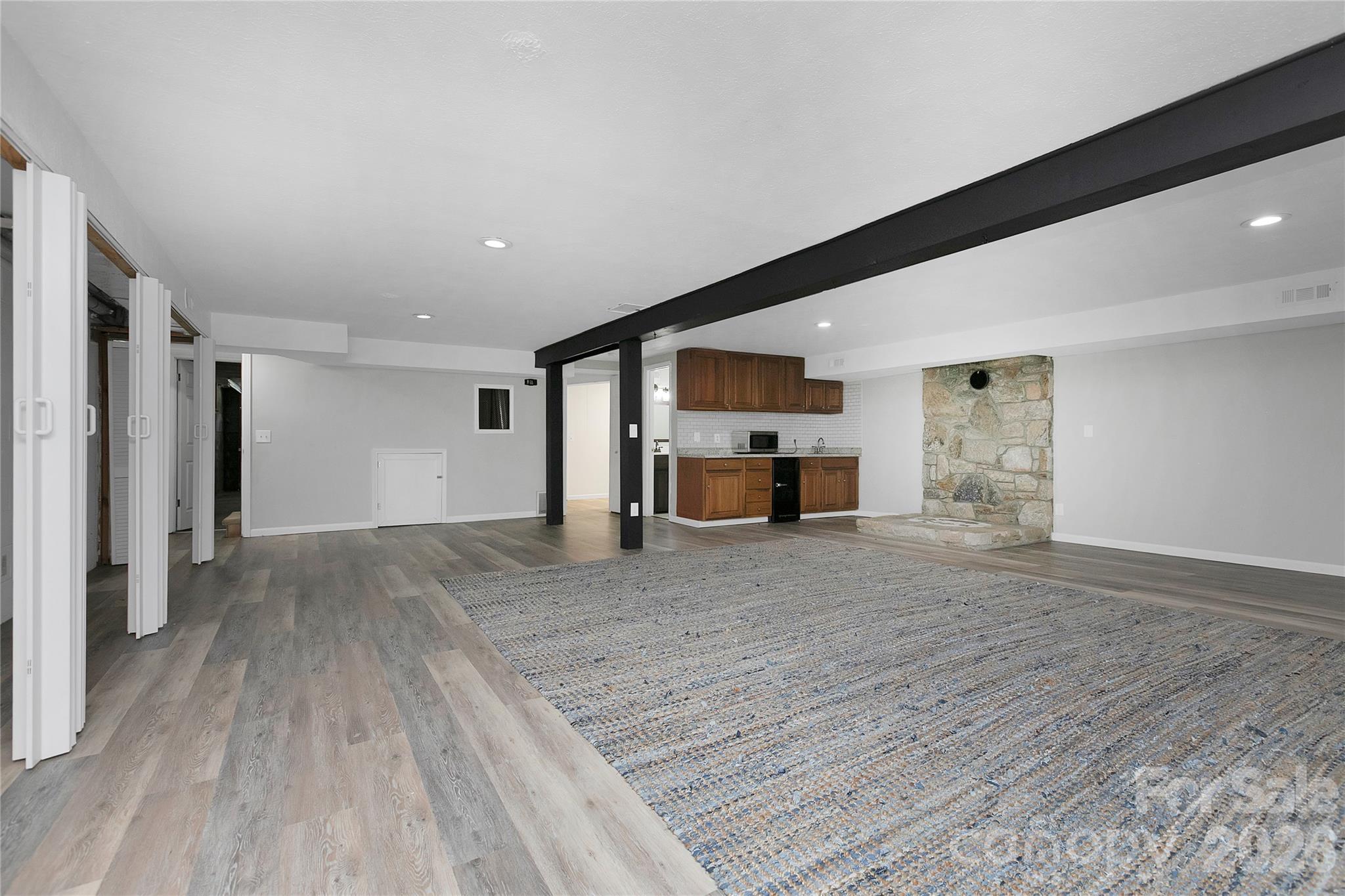 138 Surry Lane — Hendersonville