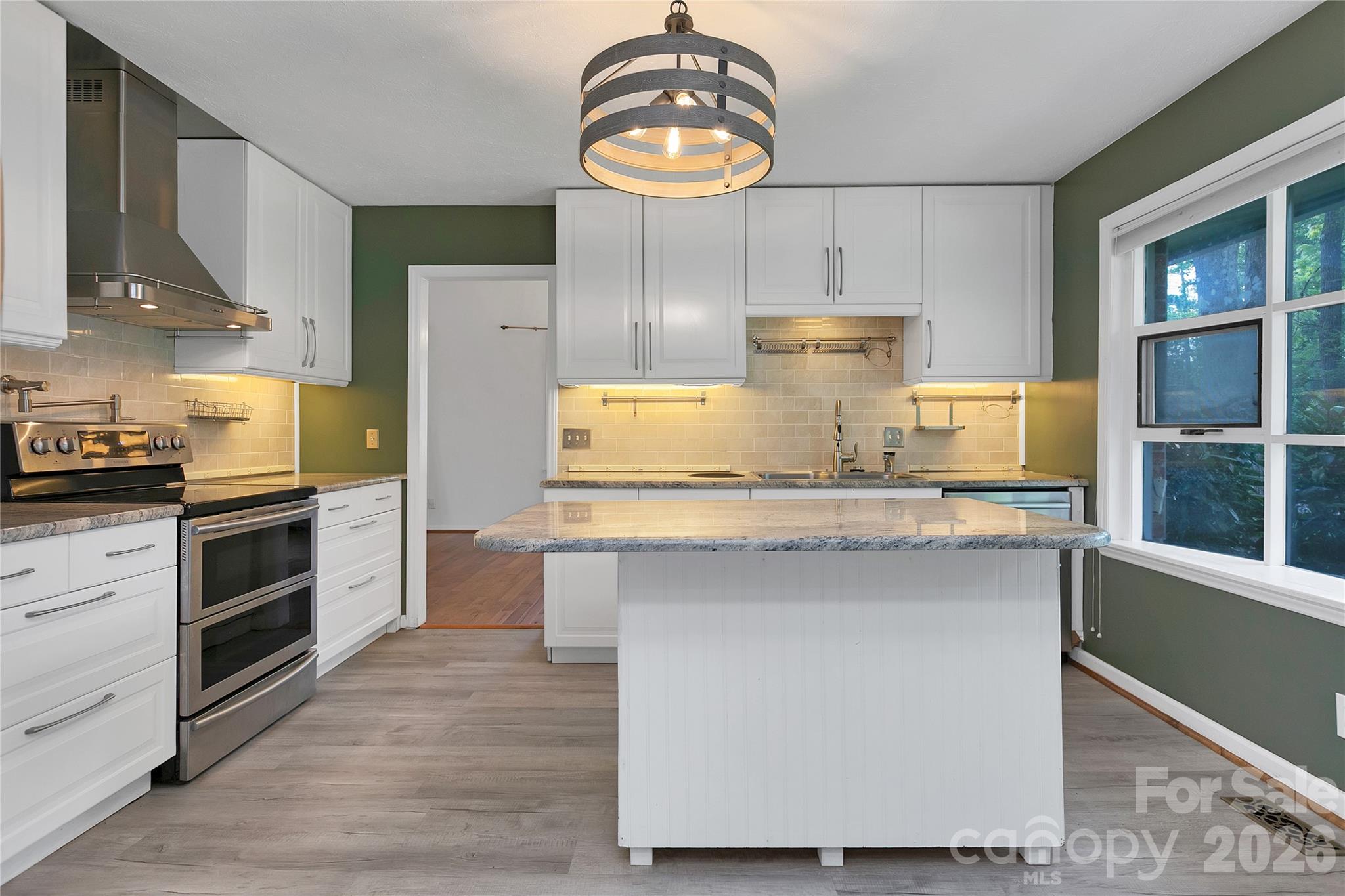 138 Surry Lane — Hendersonville