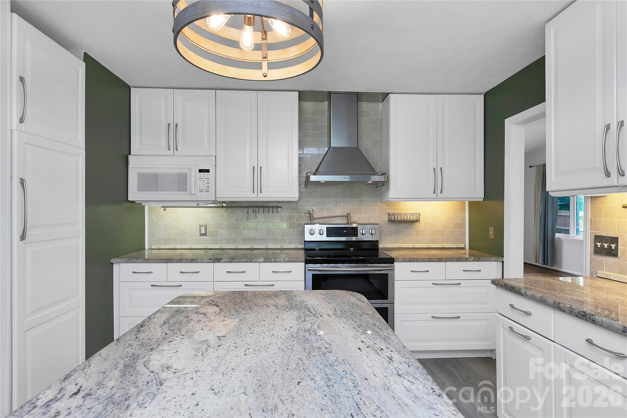 138 Surry Lane — Hendersonville