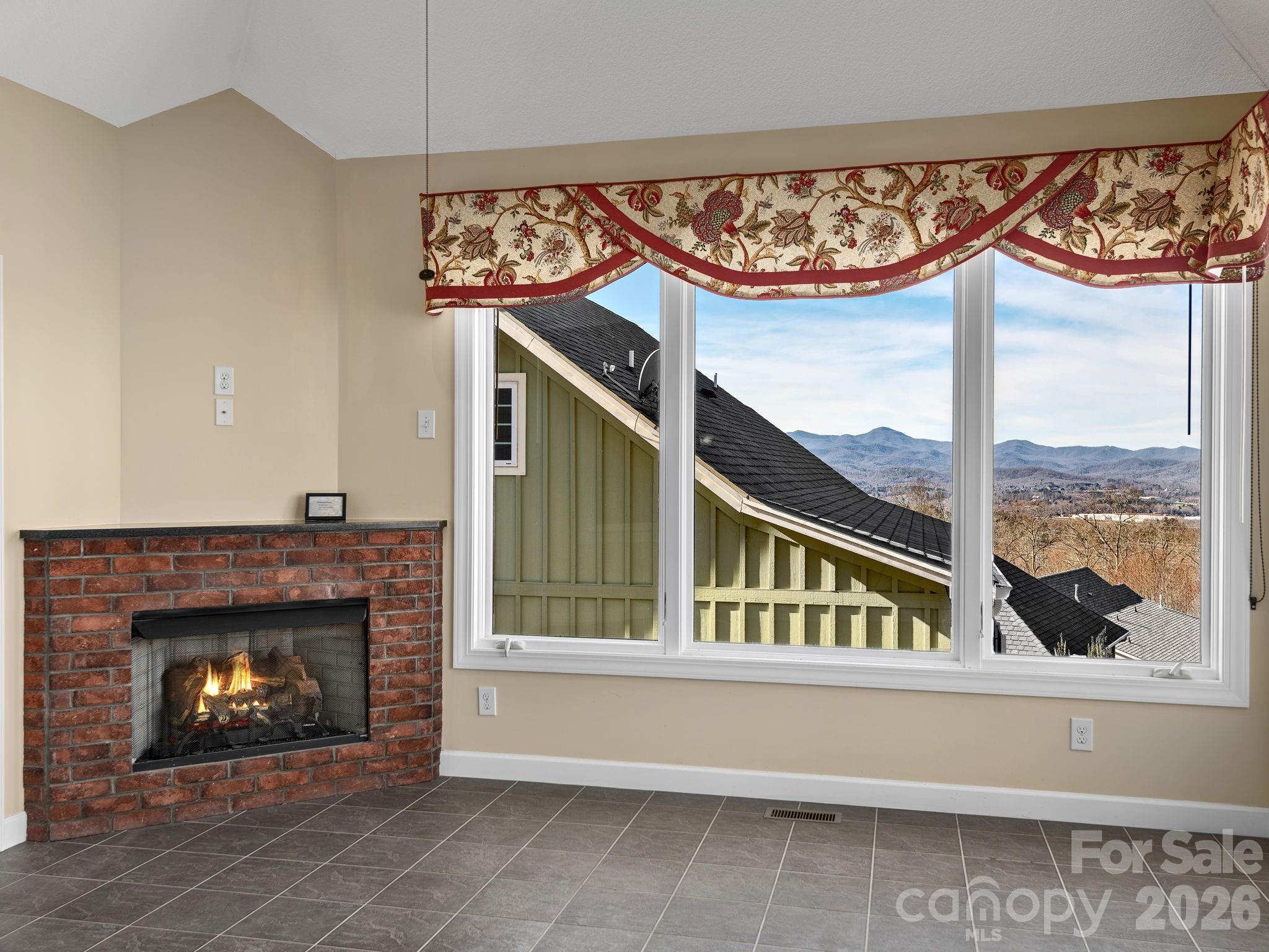 54 Deep Valley Lane — Hendersonville
