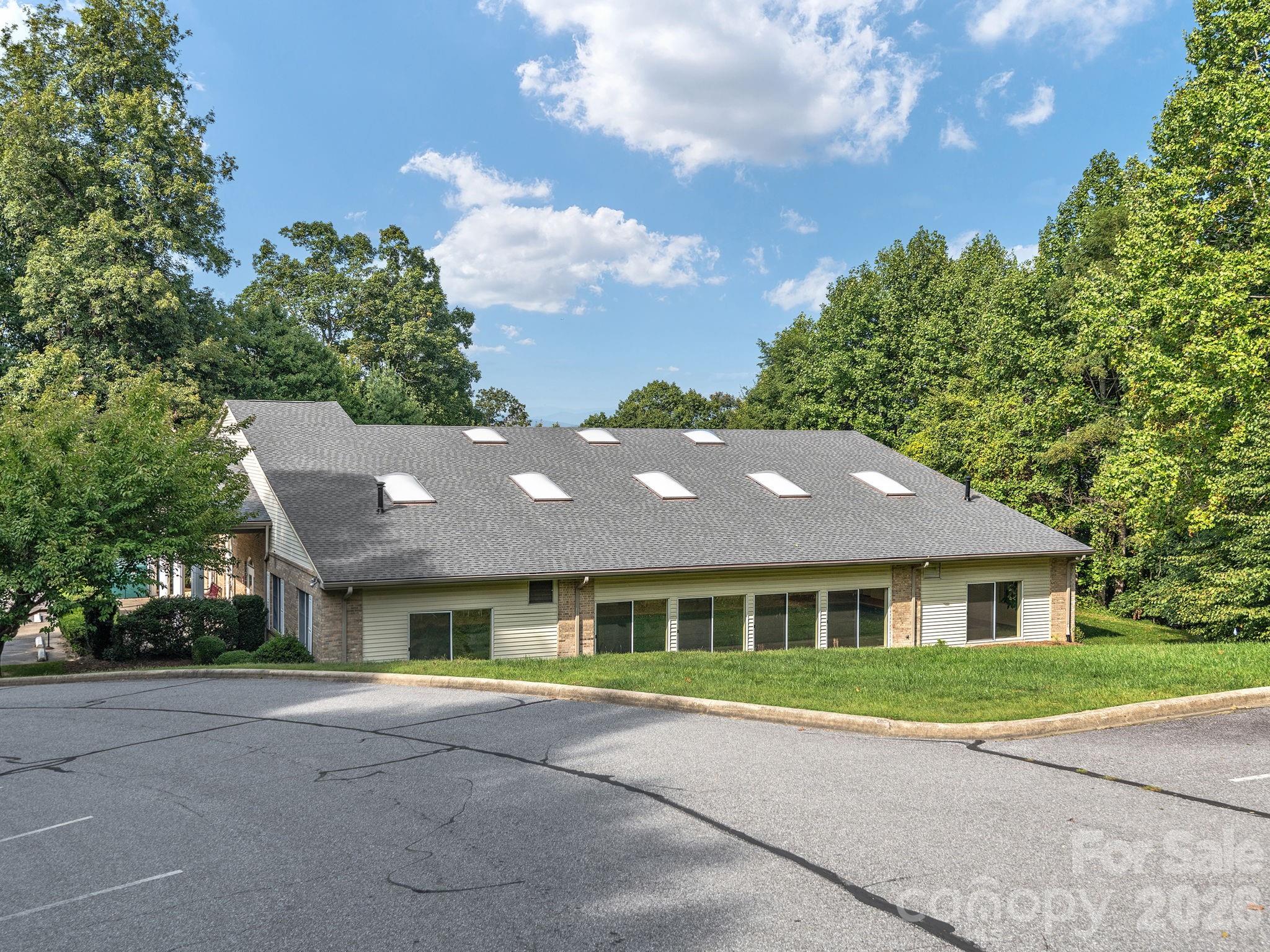54 Deep Valley Lane — Hendersonville