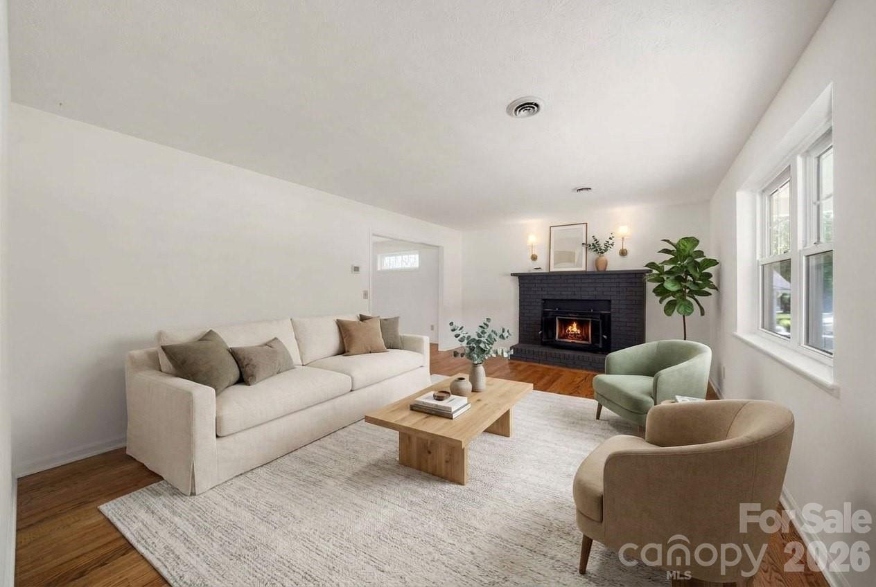 8 Wedgewood Drive — Mills River