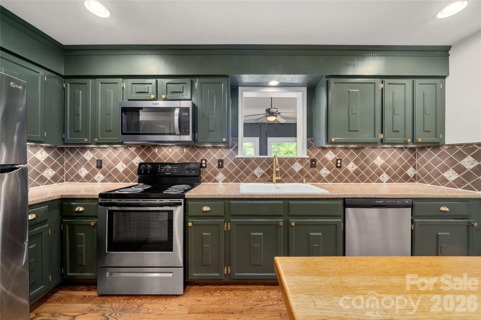 8 Wedgewood Drive — Mills River