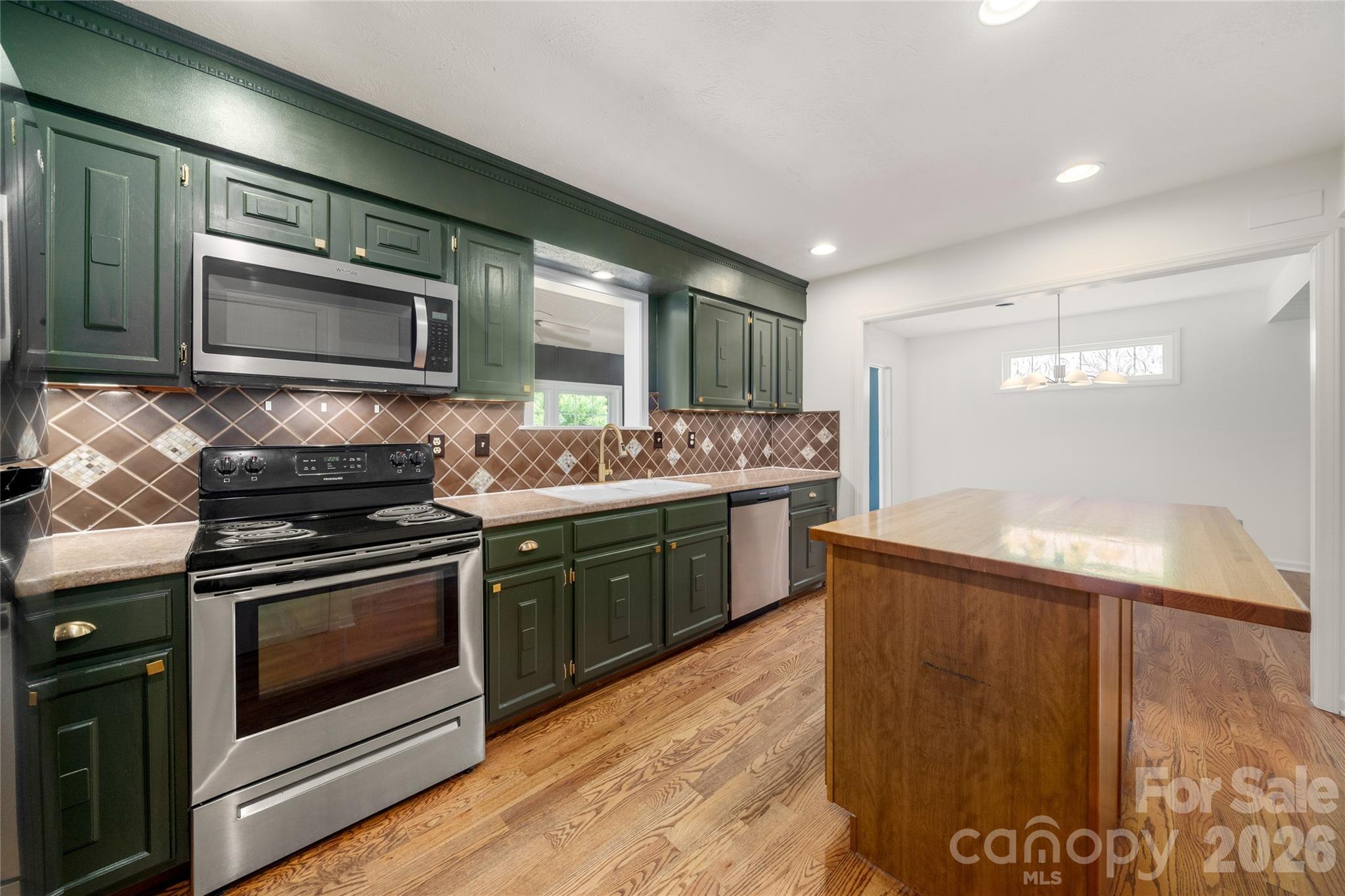 8 Wedgewood Drive — Mills River