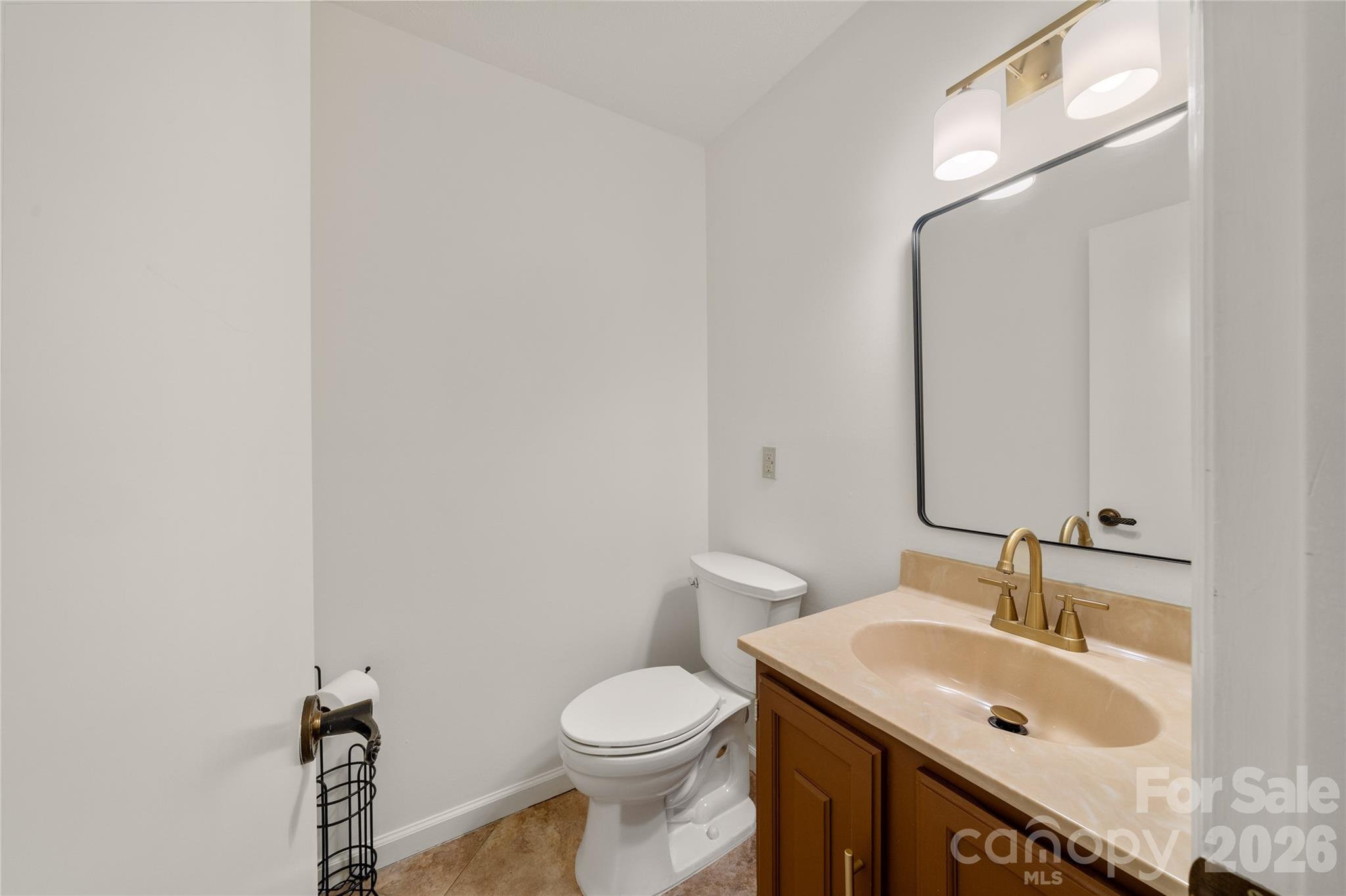 8 Wedgewood Drive — Mills River