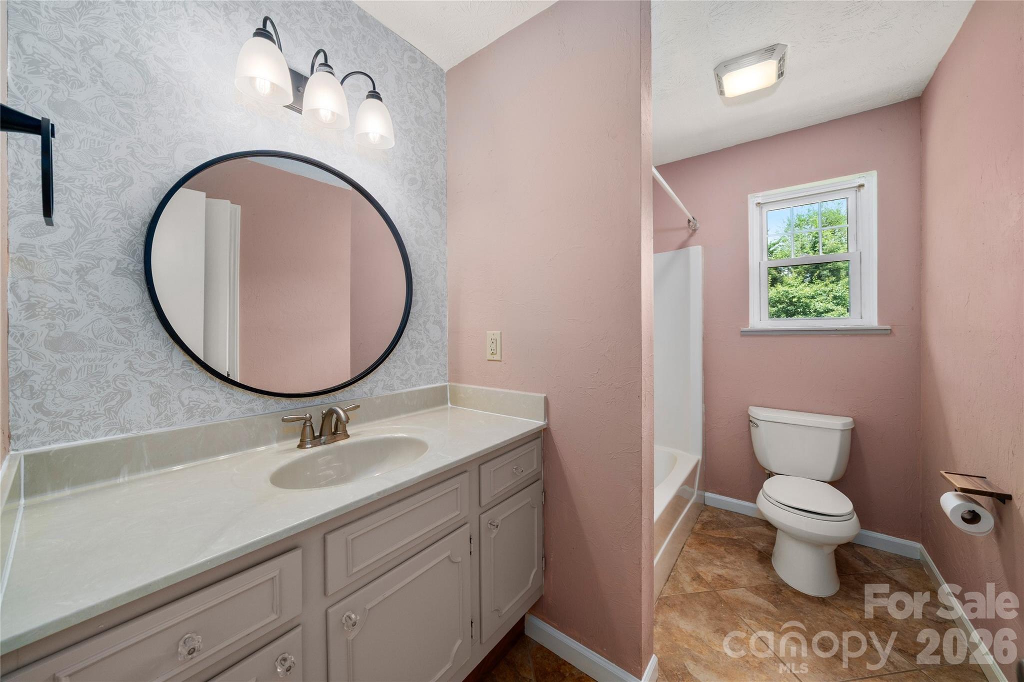 8 Wedgewood Drive — Mills River