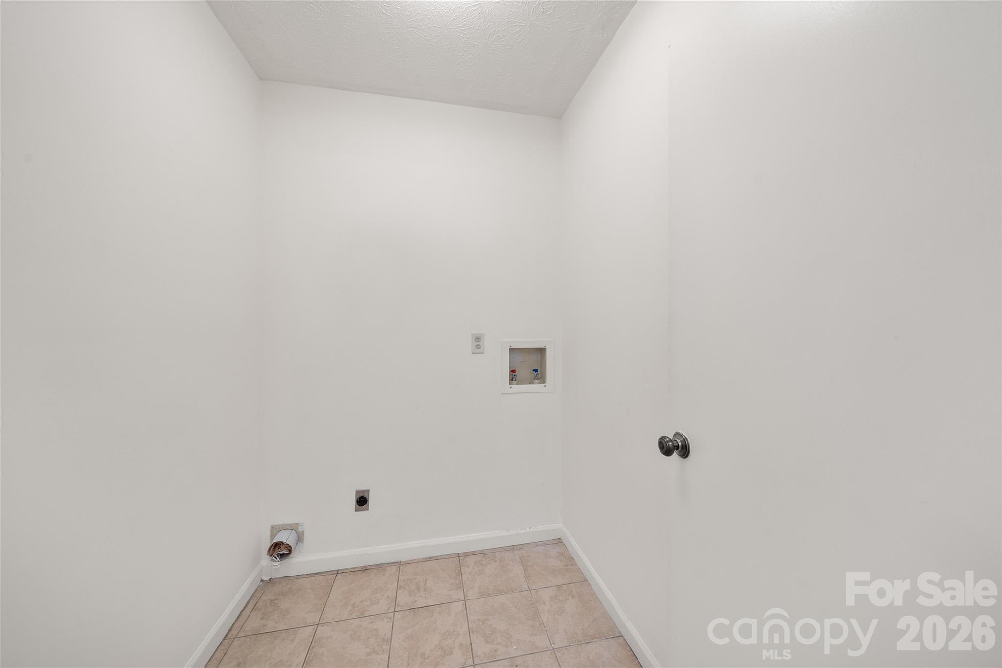 8 Wedgewood Drive — Mills River