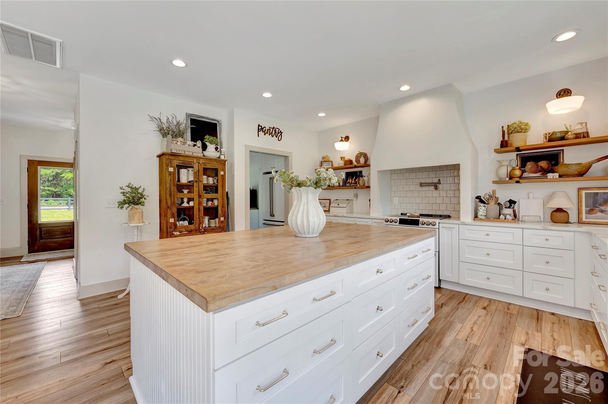 14871 Deer Hollow Drive — Gold Hill