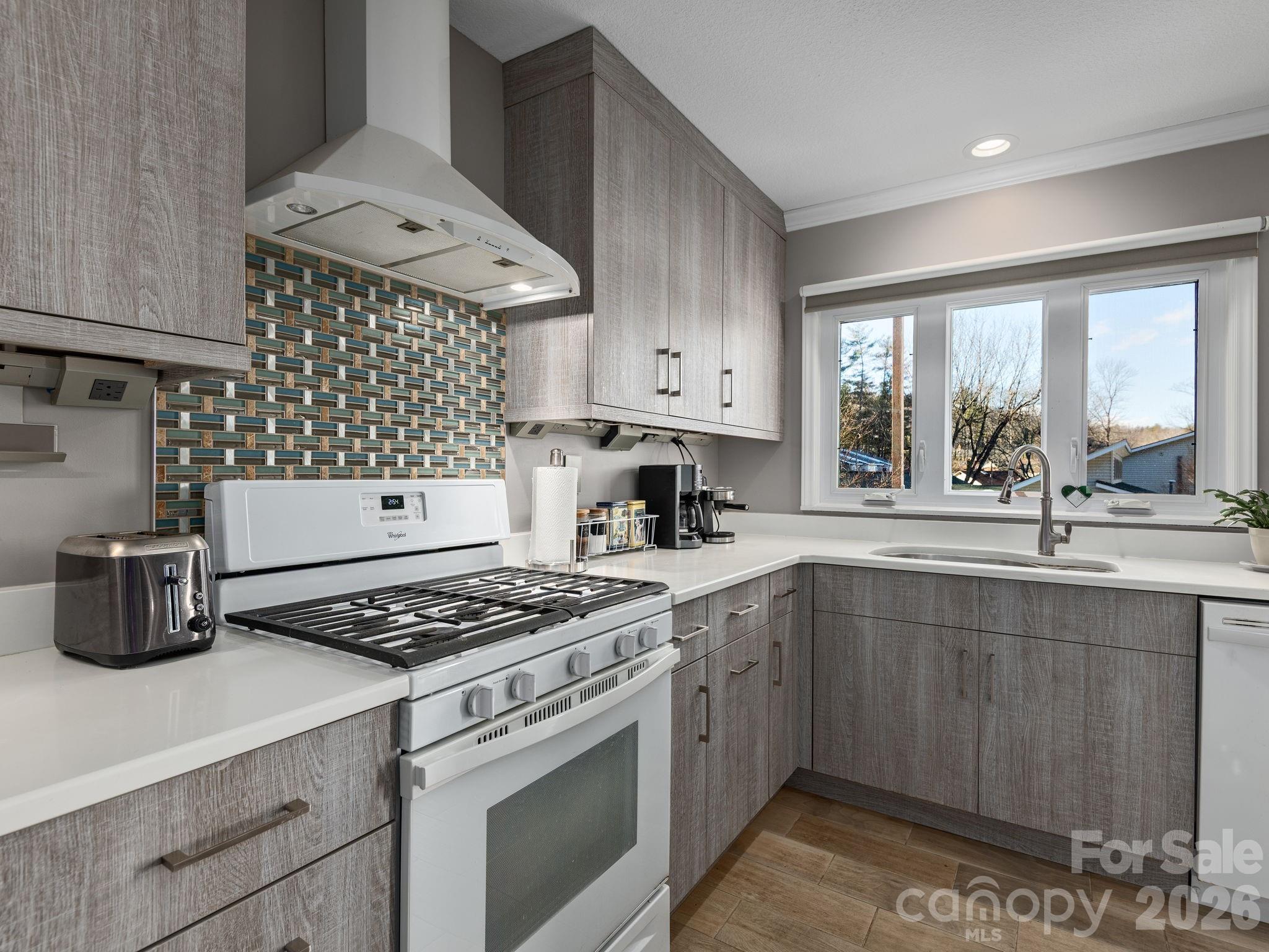 321 Britton Creek Drive — Hendersonville