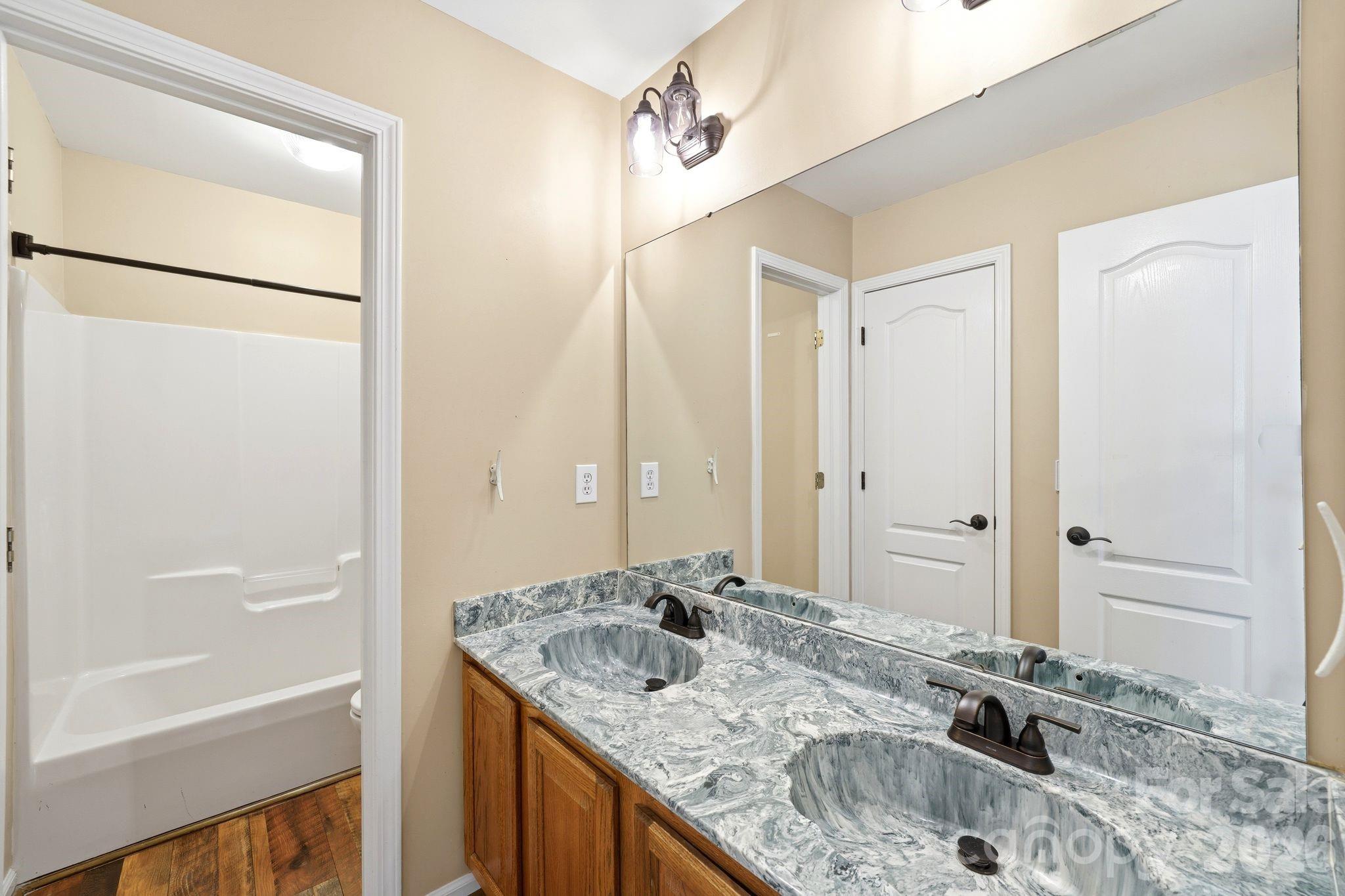 6821 Hollow Oak Drive — Charlotte