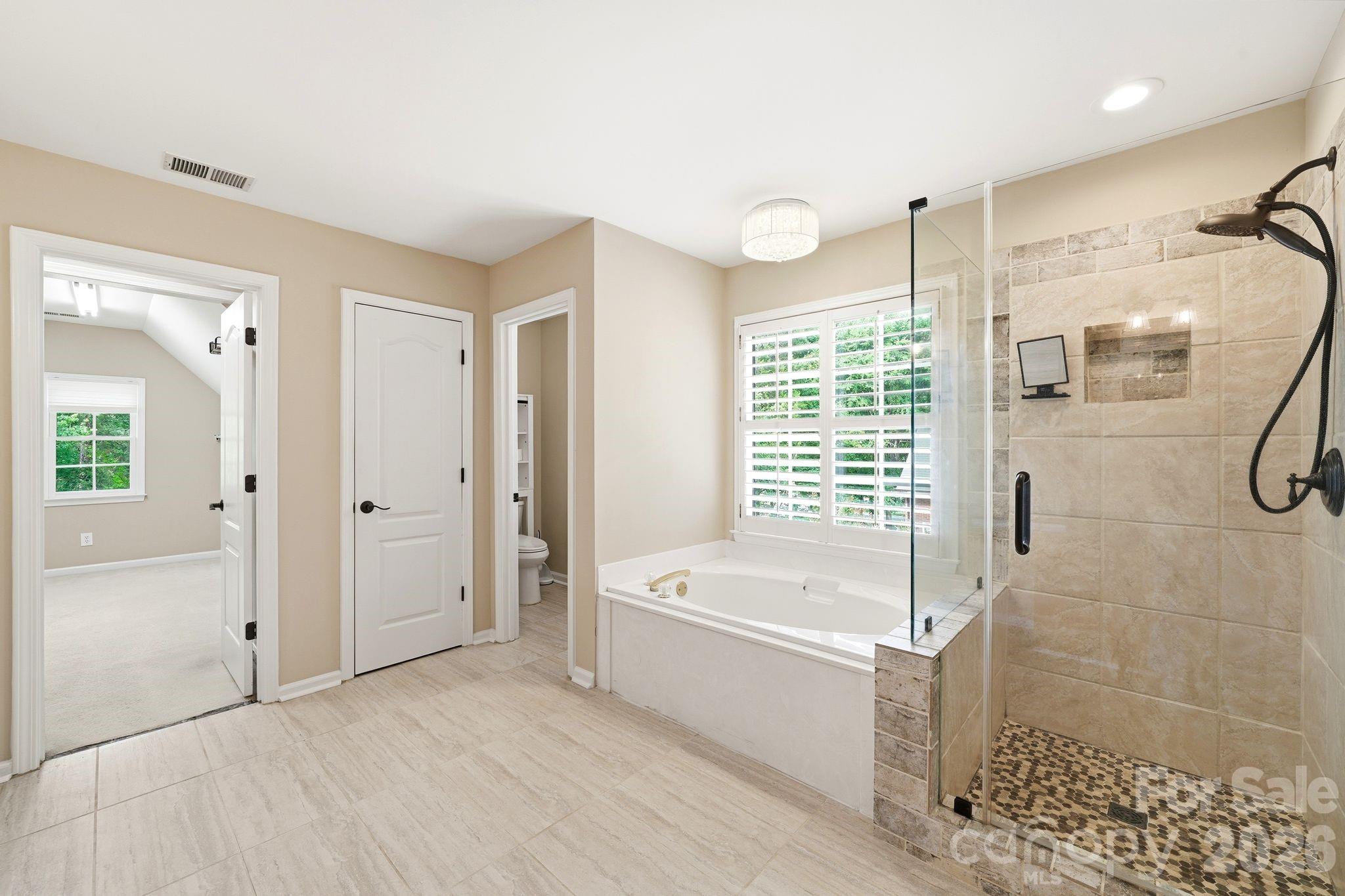 6821 Hollow Oak Drive — Charlotte