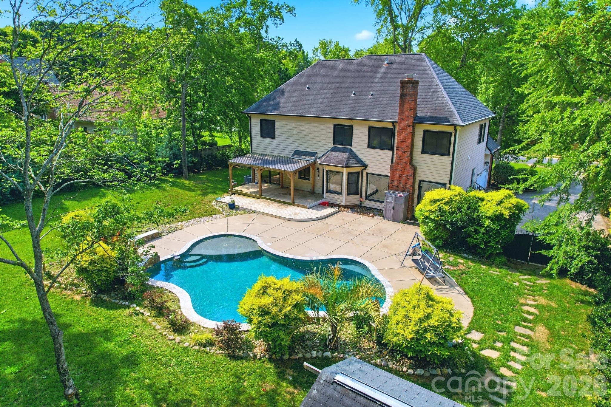6821 Hollow Oak Drive — Charlotte