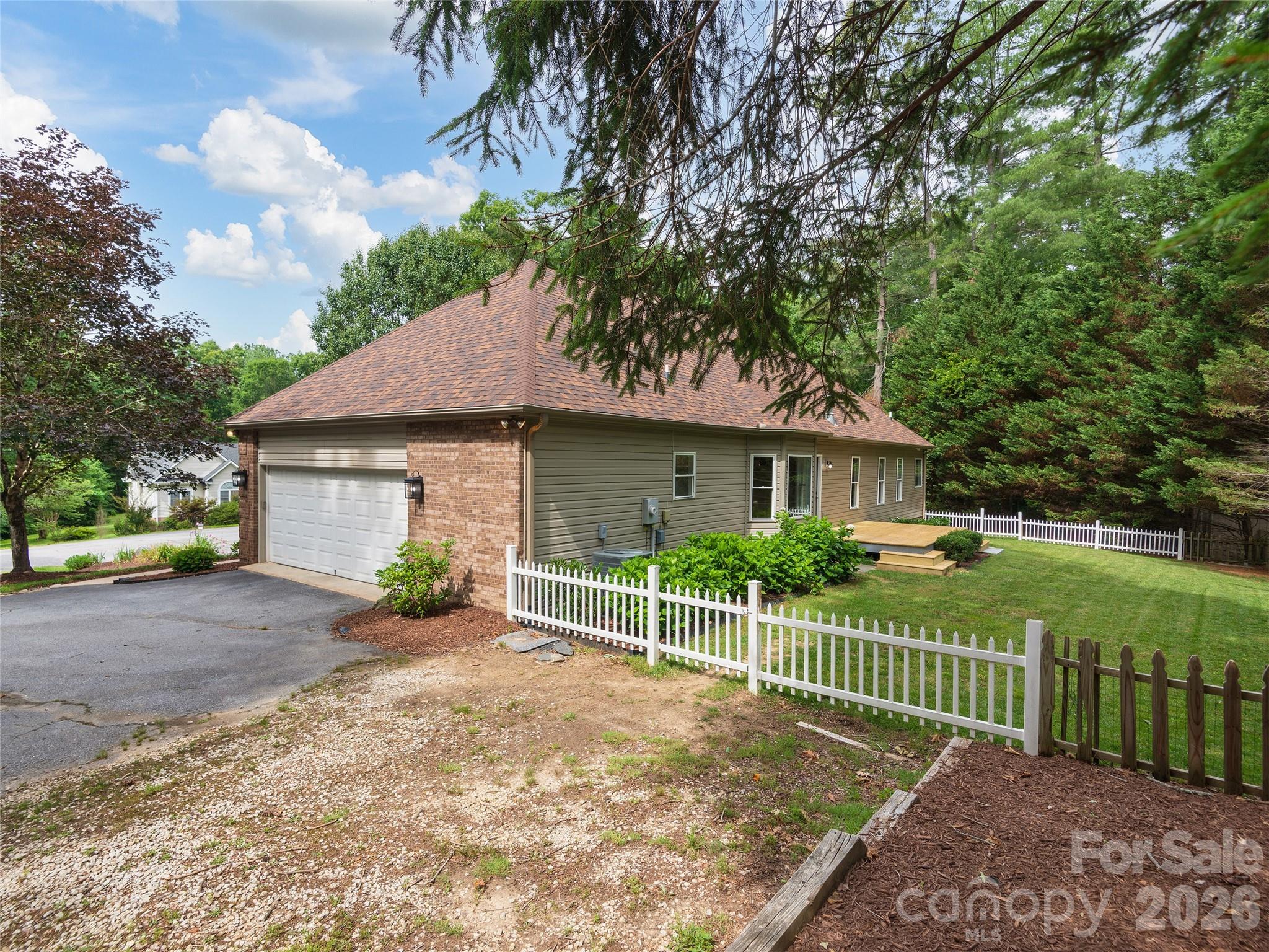 104 Arrowood Lane — Hendersonville