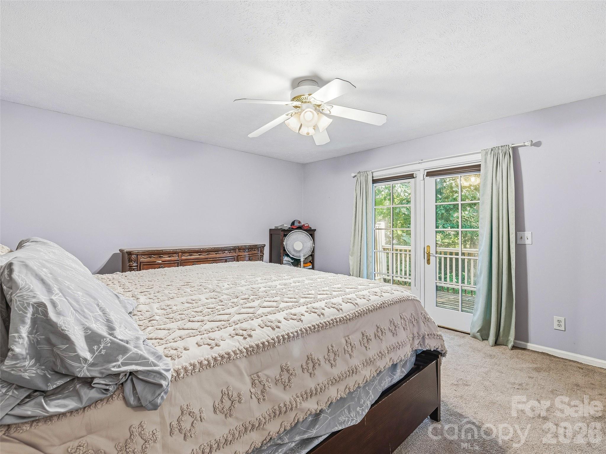 3158 Florida Drive — Hendersonville