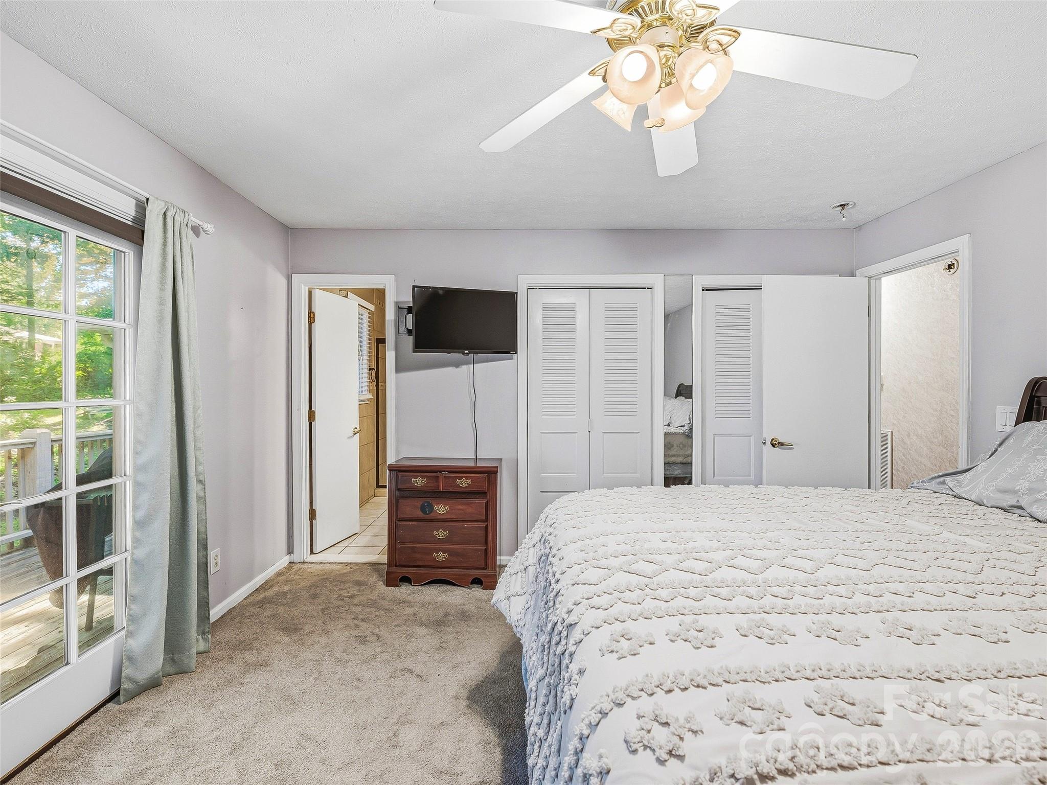 3158 Florida Drive — Hendersonville