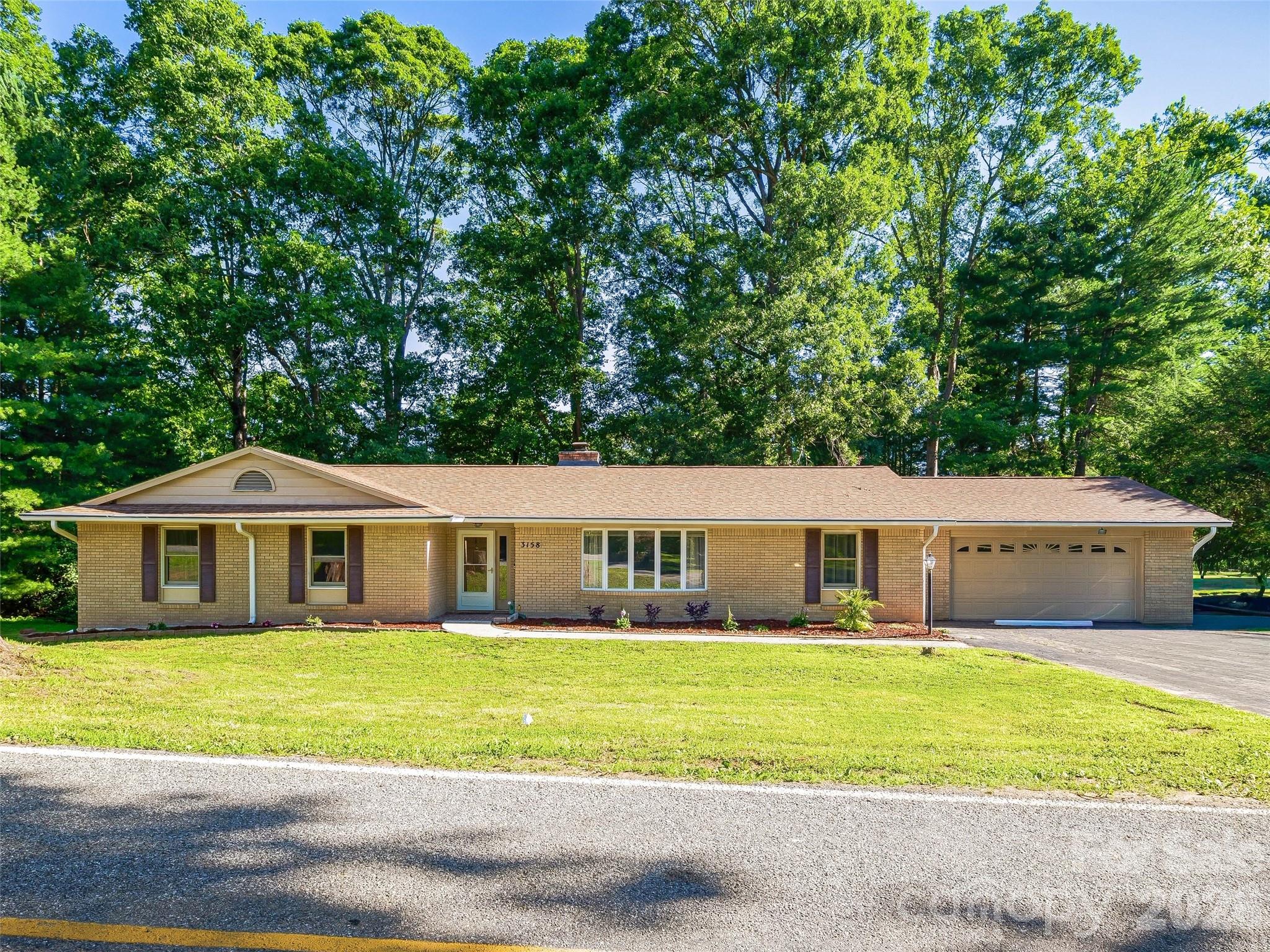 3158 Florida Drive — Hendersonville