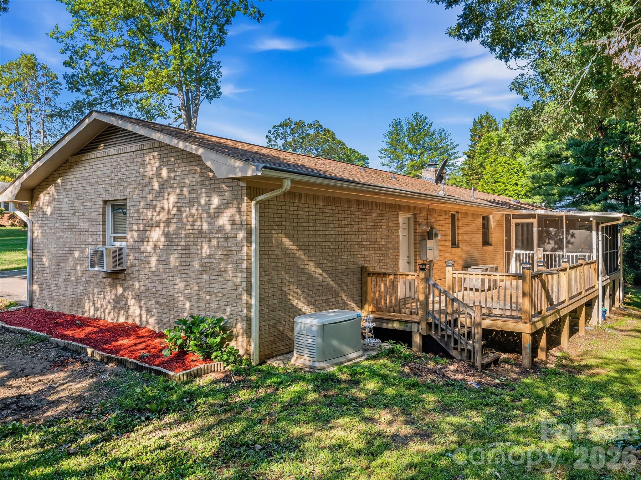 3158 Florida Drive — Hendersonville