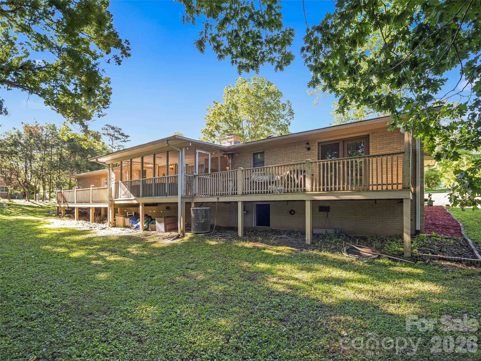 3158 Florida Drive — Hendersonville