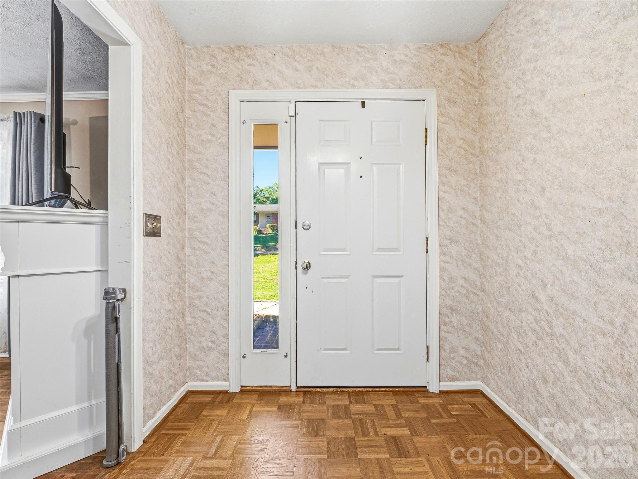 3158 Florida Drive — Hendersonville