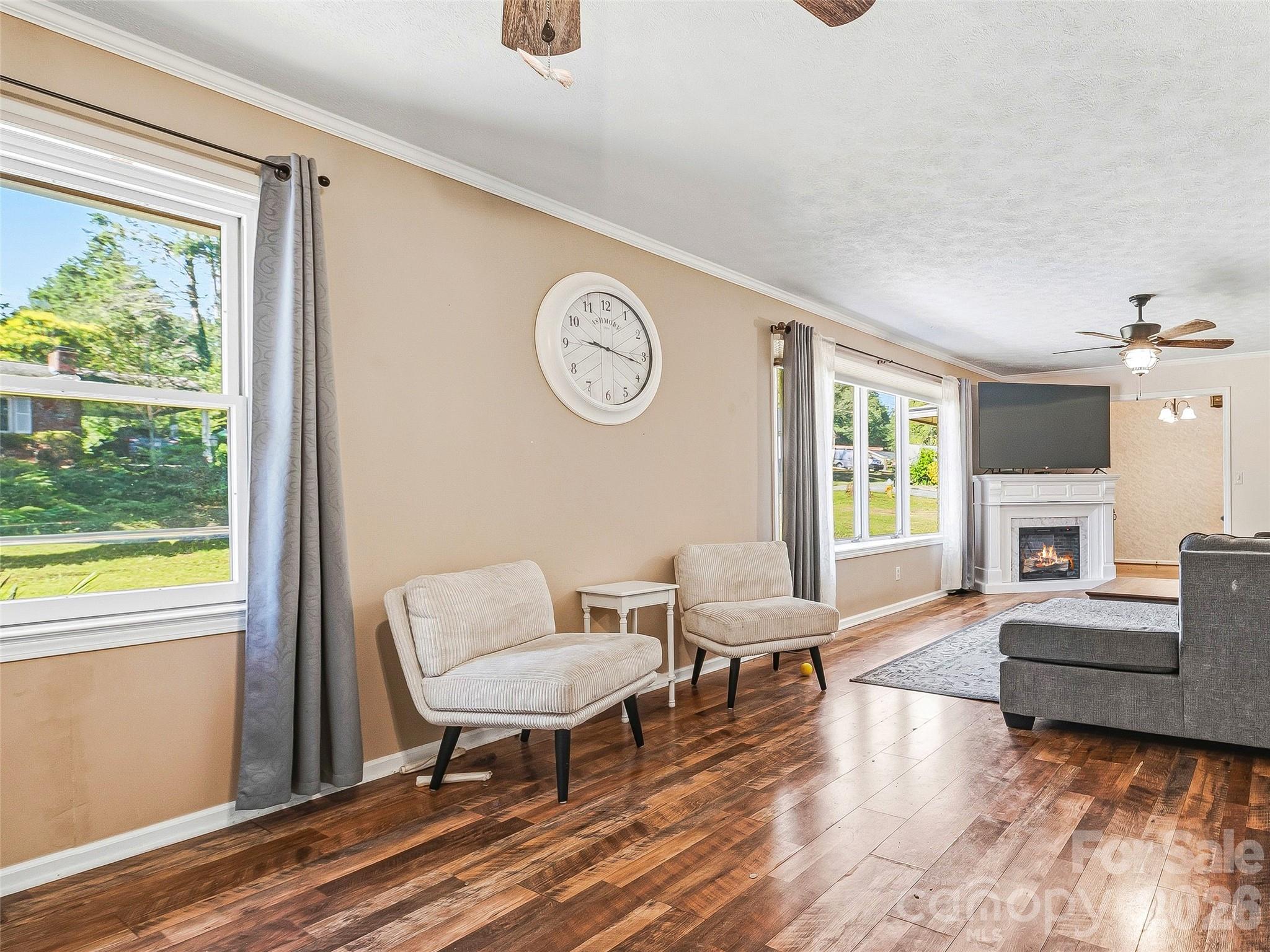 3158 Florida Drive — Hendersonville