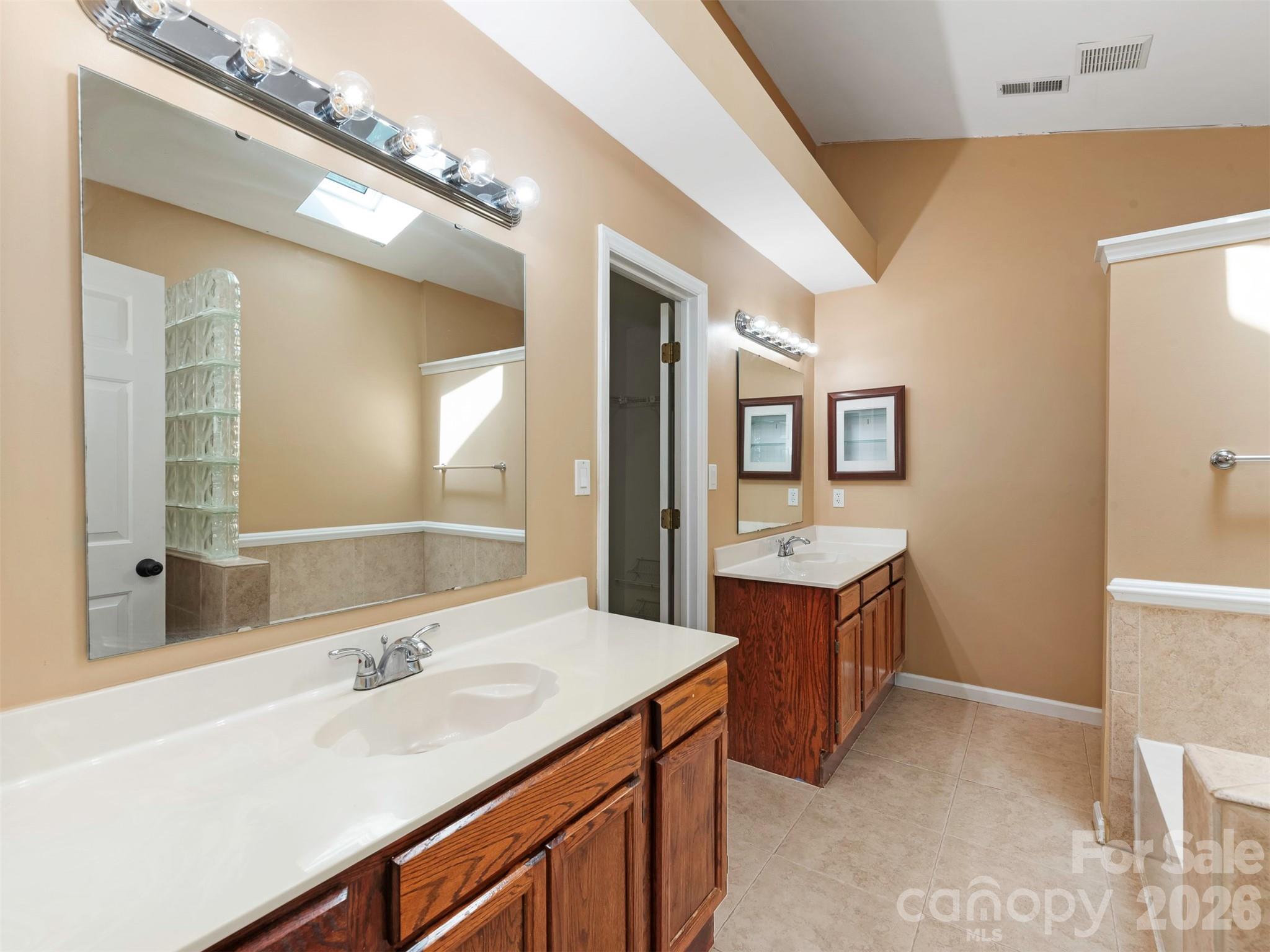 14437 Raynham Drive — Charlotte