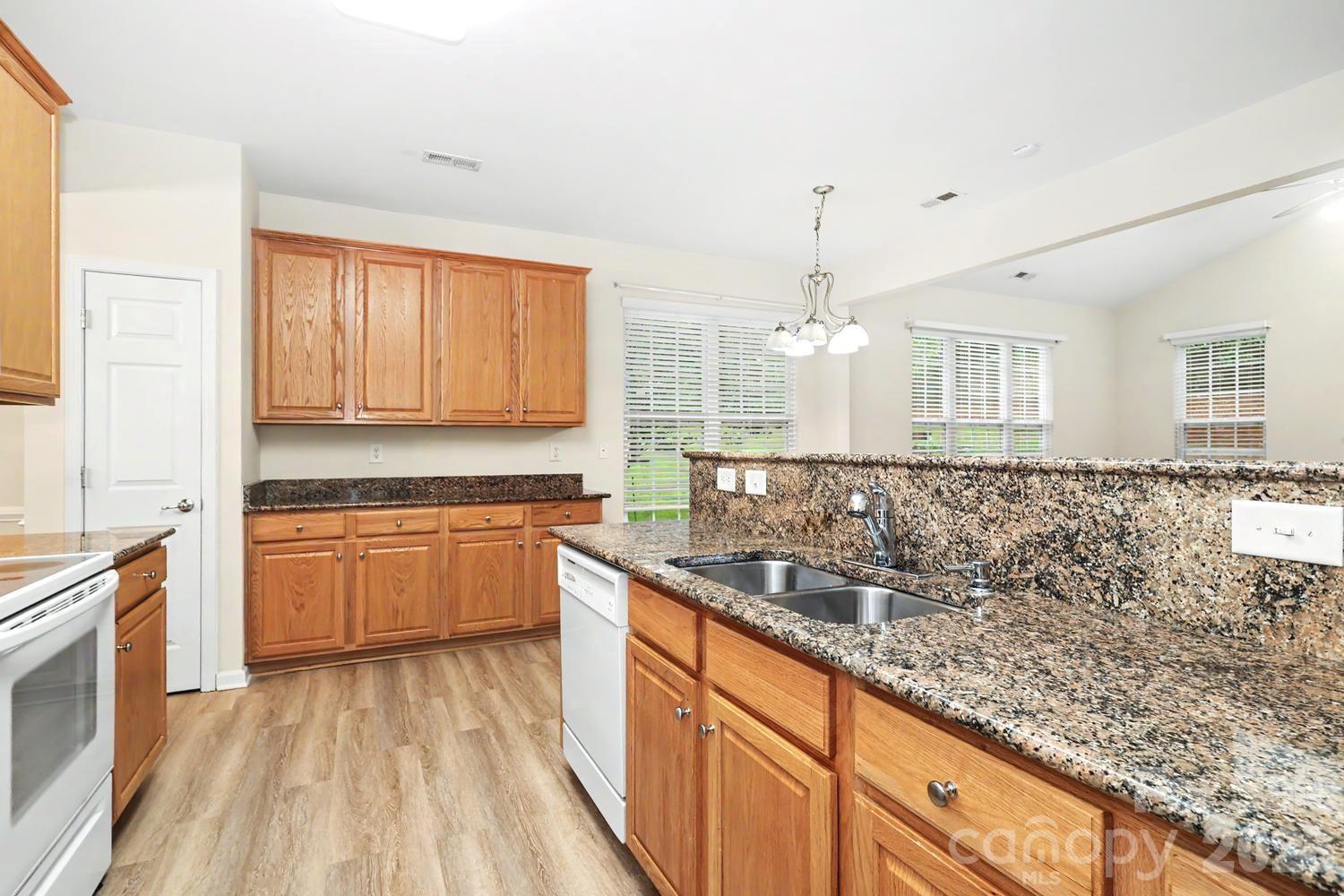 1669 Onyx Ridge — Fort Mill