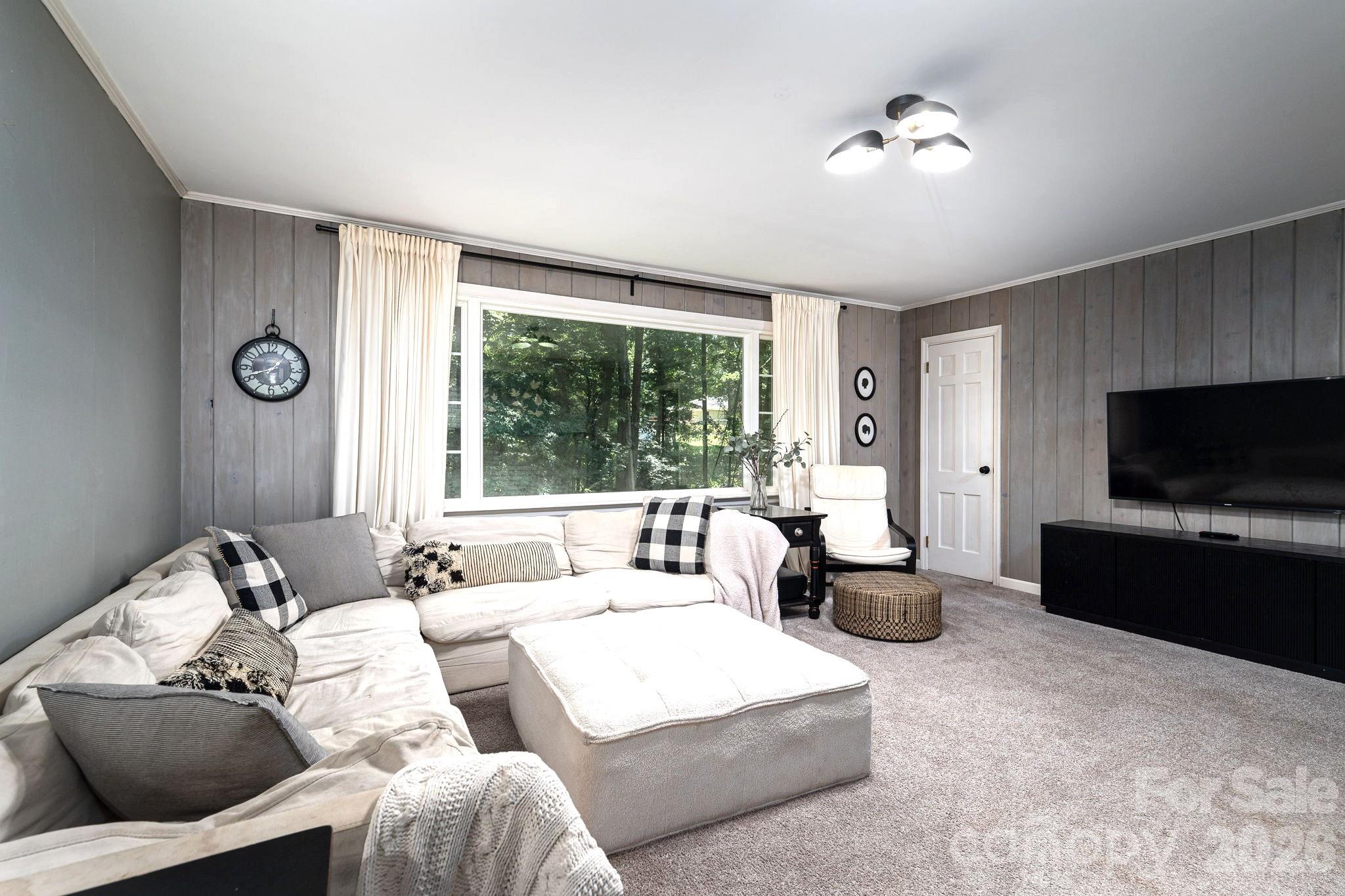 504 Dogwood Lane — Belmont
