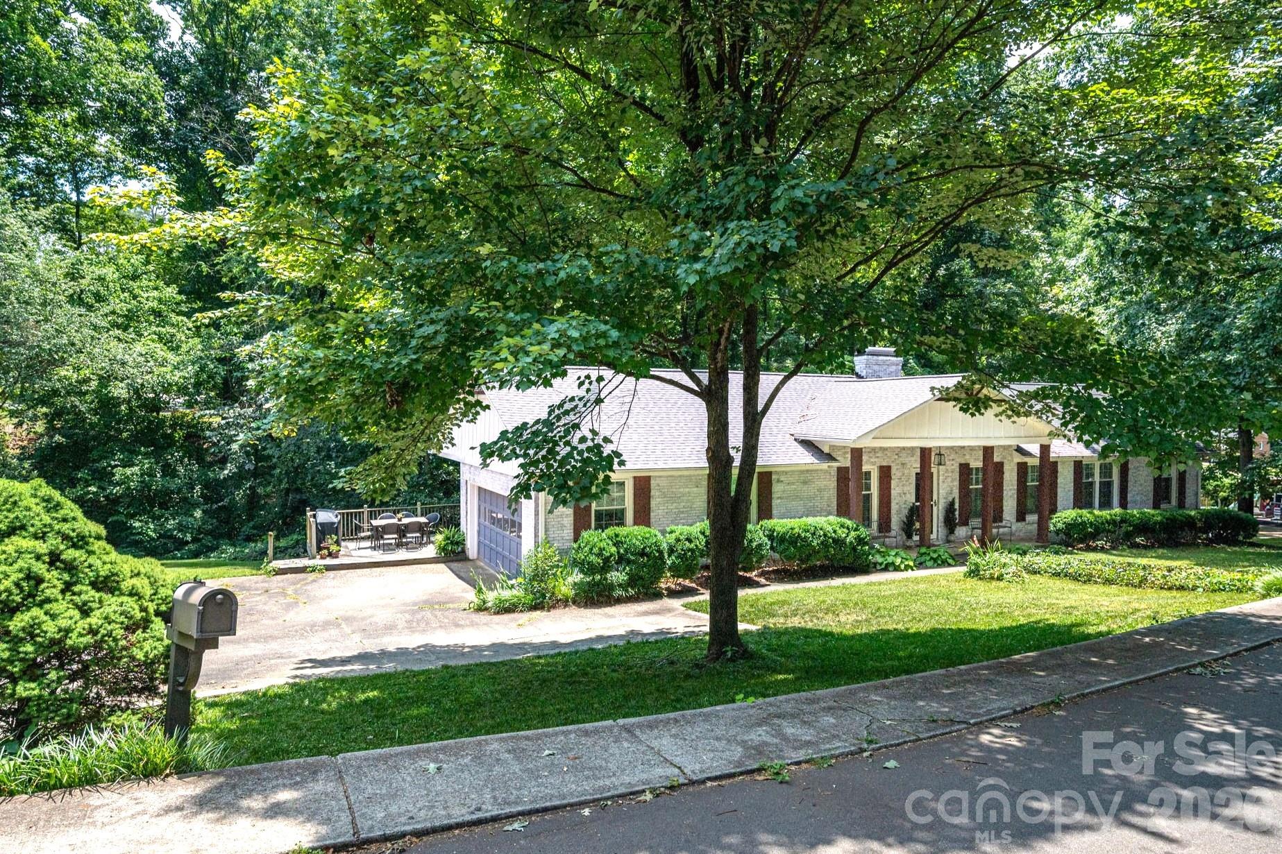 504 Dogwood Lane — Belmont