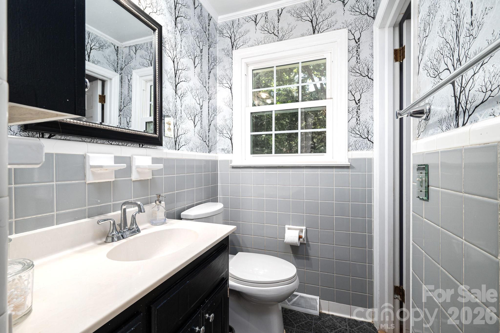 504 Dogwood Lane — Belmont