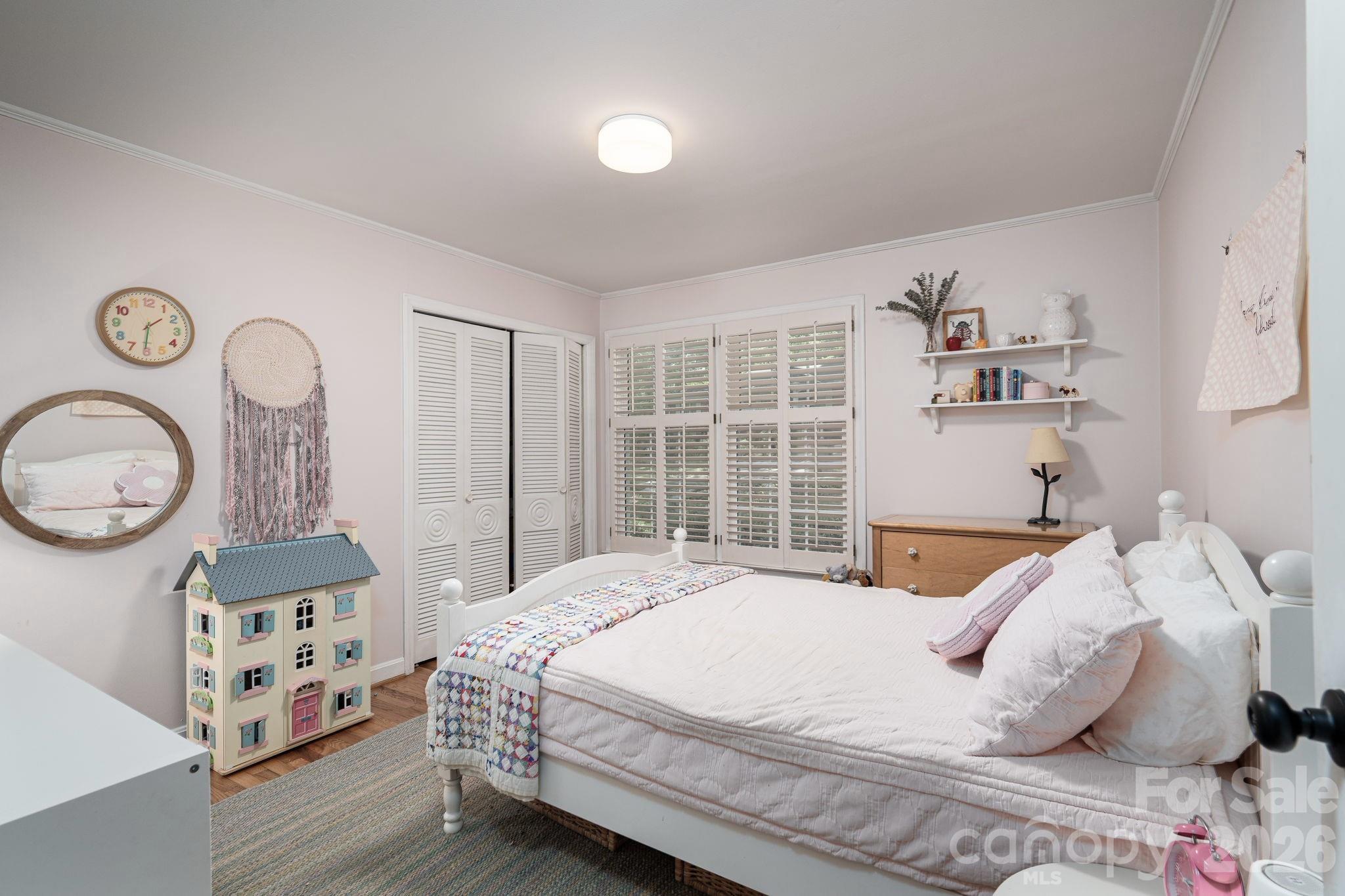 504 Dogwood Lane — Belmont