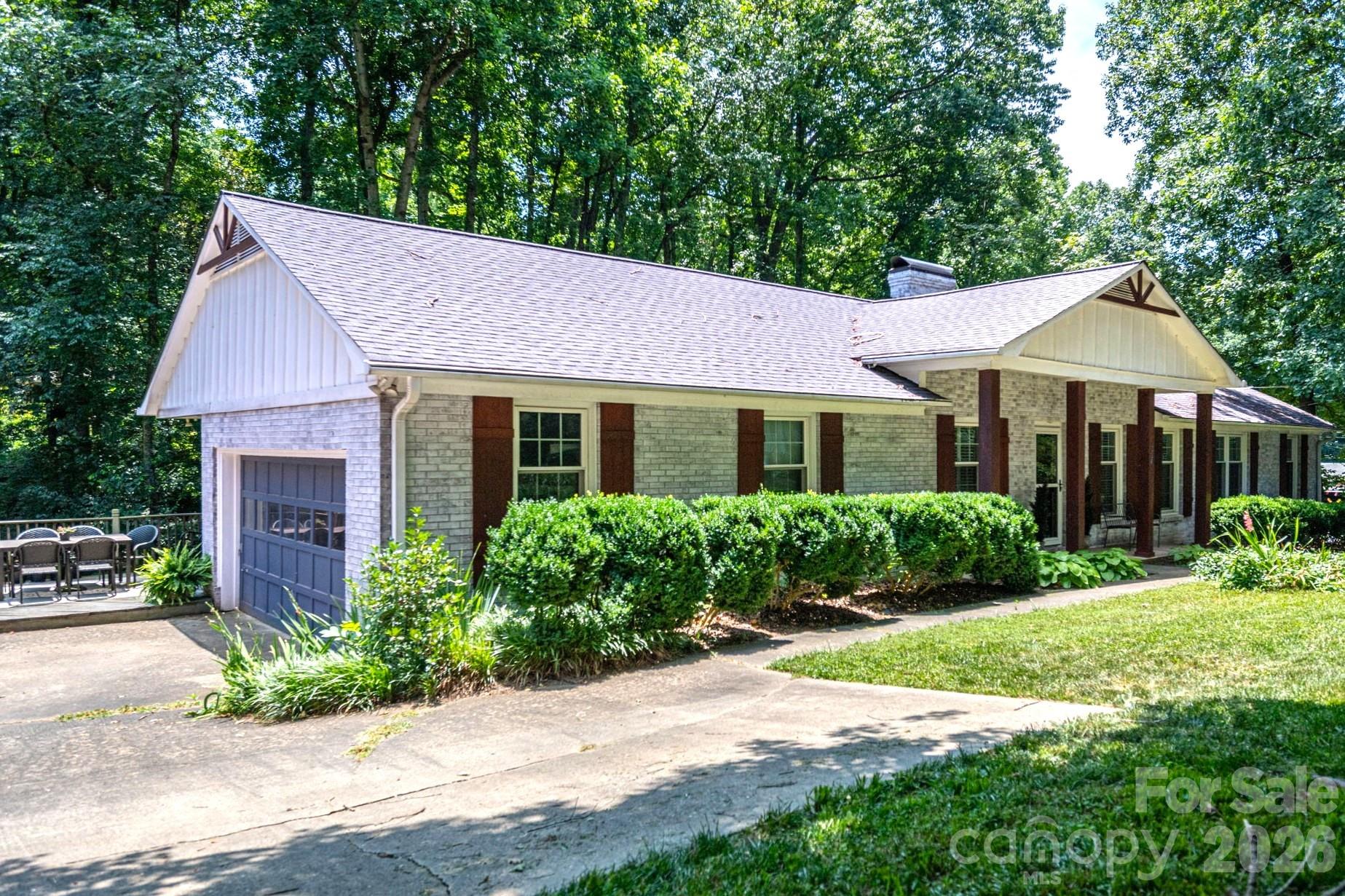 504 Dogwood Lane — Belmont